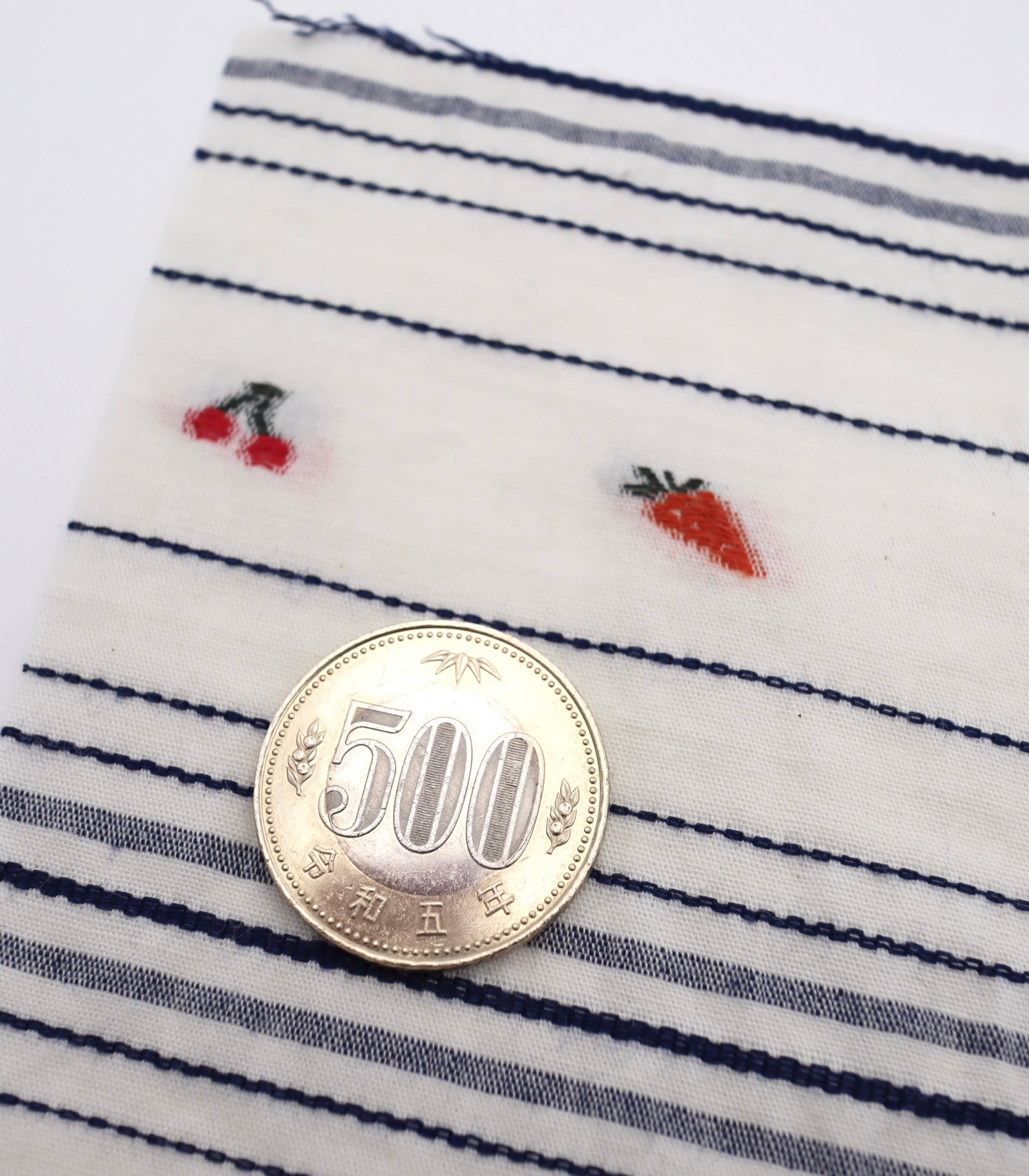 【25SS-444】サクランボ×イチゴ×ボーダー綿ローンジャガード　/0.5ｙあたり=～890円