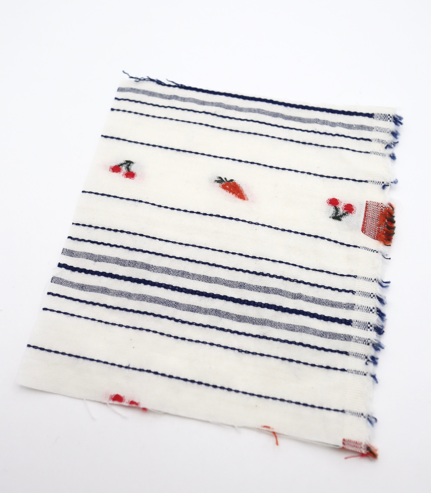 【25SS-444】サクランボ×イチゴ×ボーダー綿ローンジャガード　/0.5ｙあたり=～890円