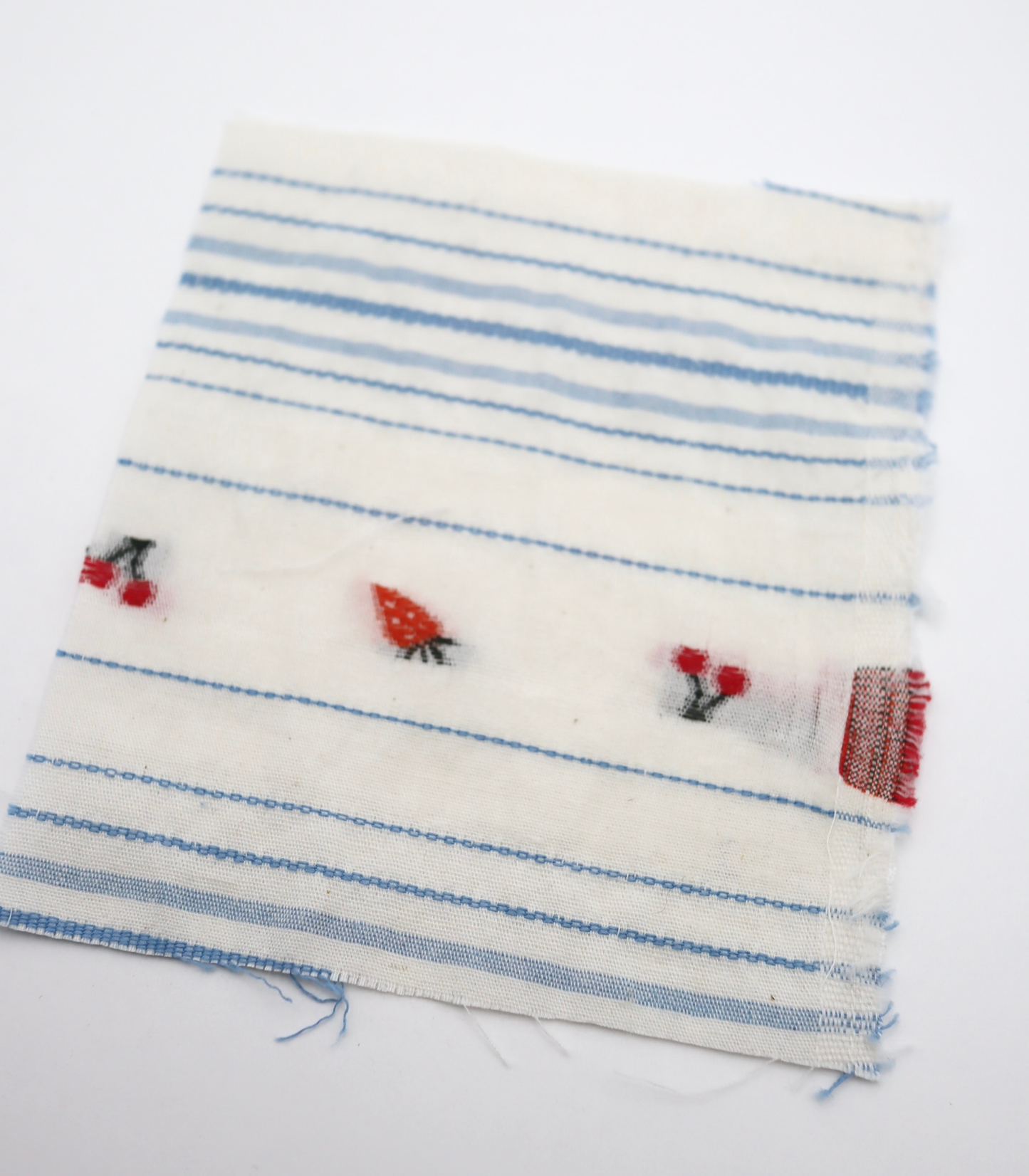 【25SS-444】サクランボ×イチゴ×ボーダー綿ローンジャガード　/0.5ｙあたり=～890円