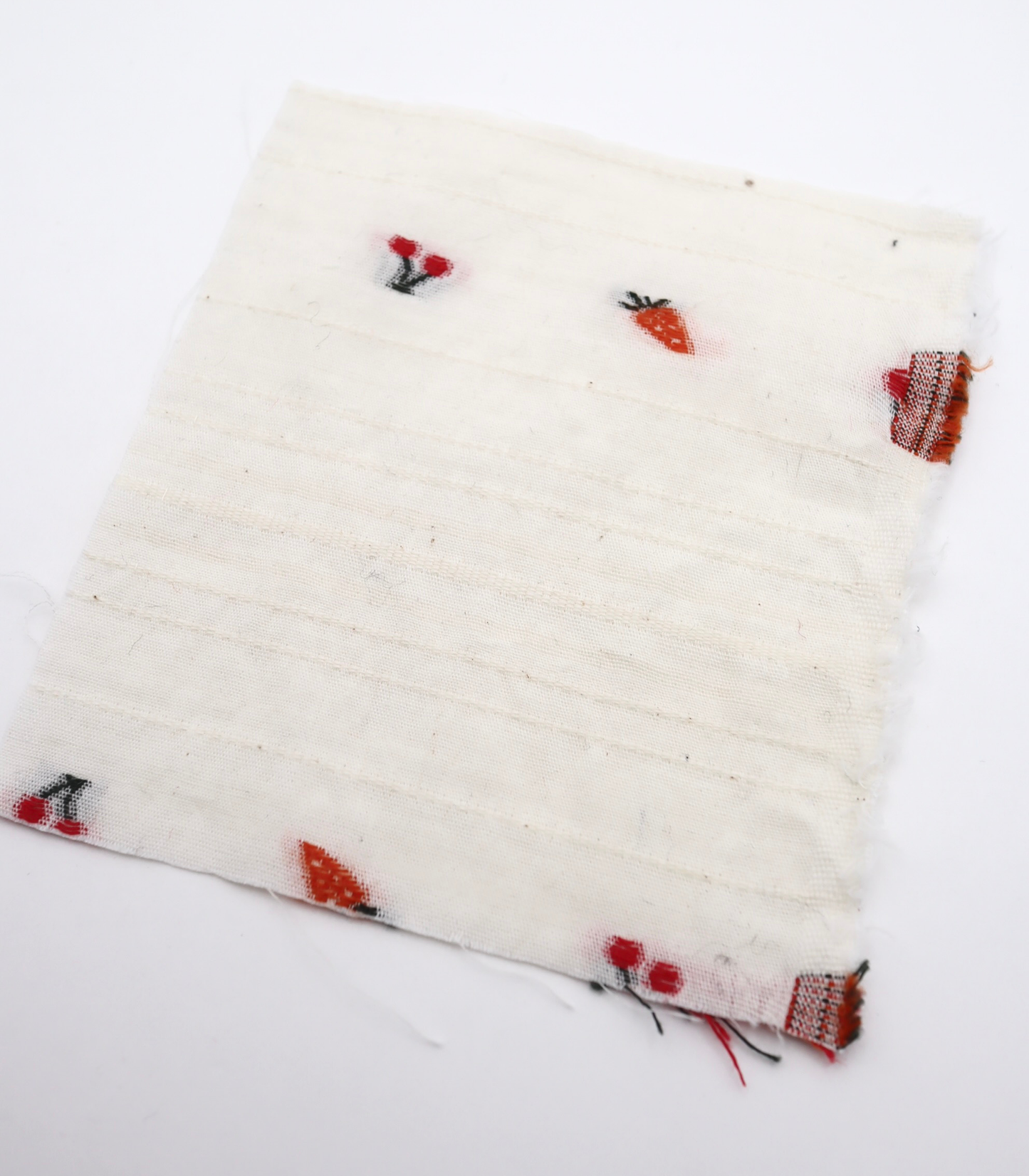 【25SS-444】サクランボ×イチゴ×ボーダー綿ローンジャガード　/0.5ｙあたり=～890円