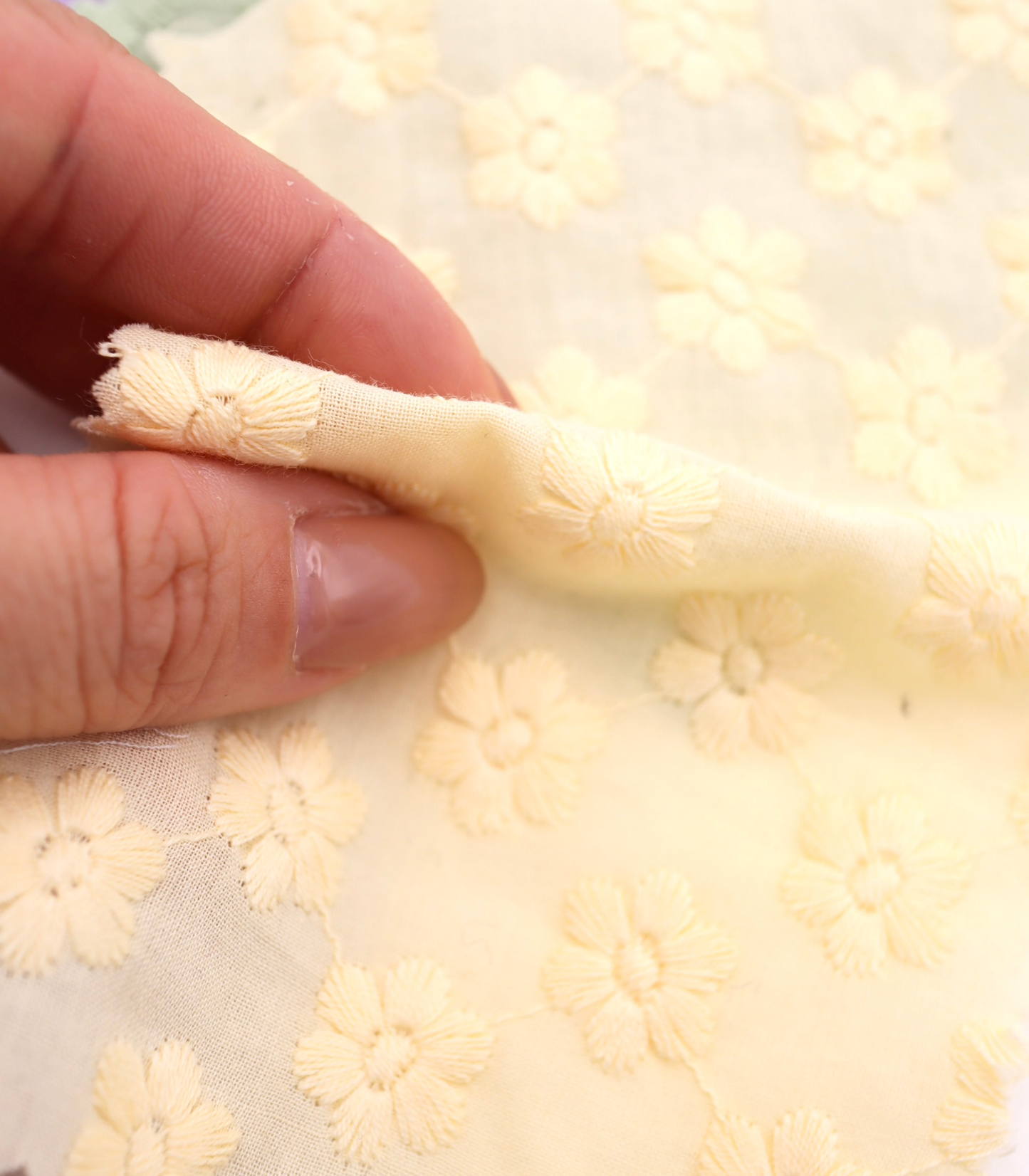 【25SS-454】花柄刺繍綿ローン　/0.5ｙあたり=～1300円