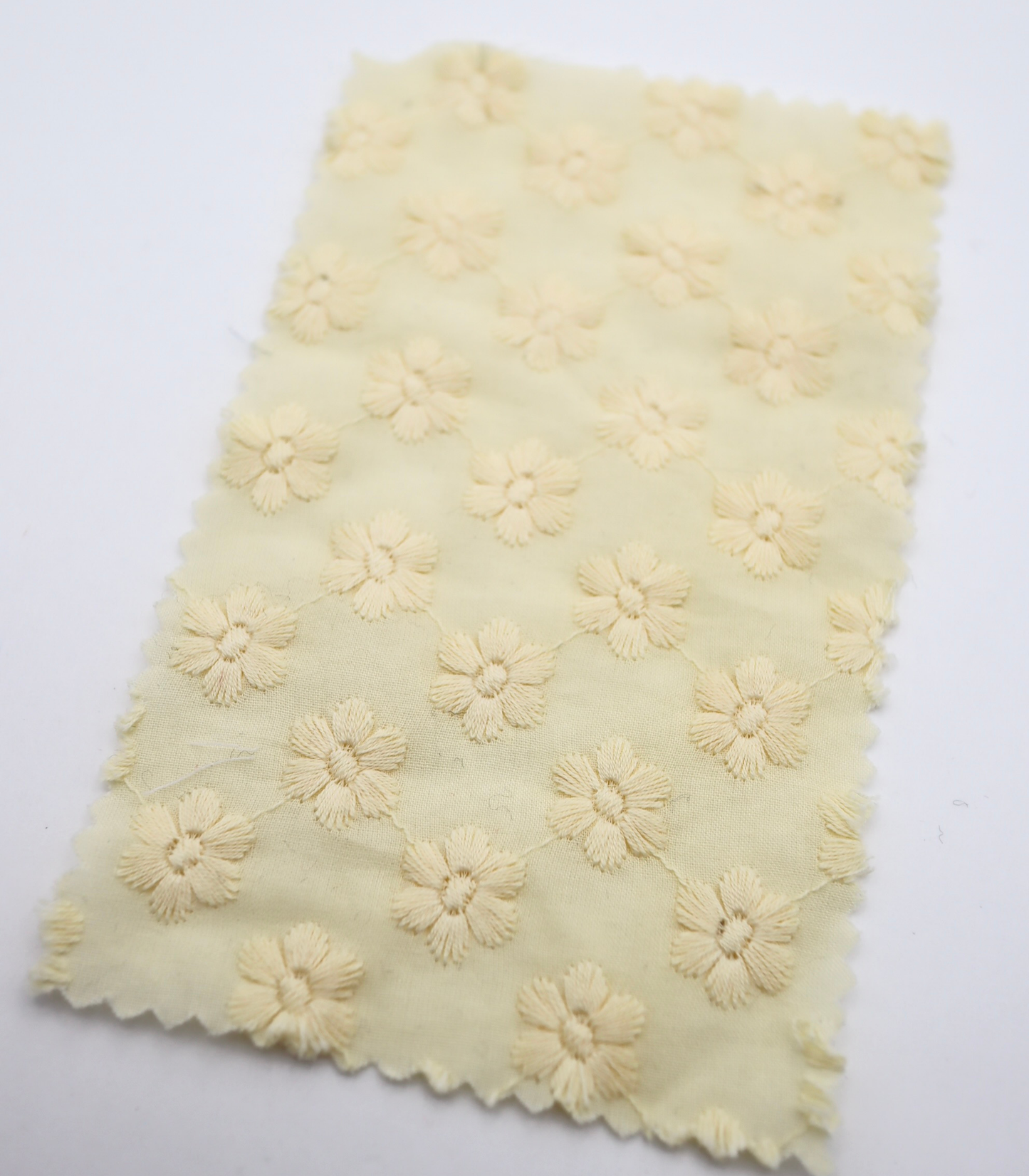 【25SS-454】花柄刺繍綿ローン　/0.5ｙあたり=～1300円