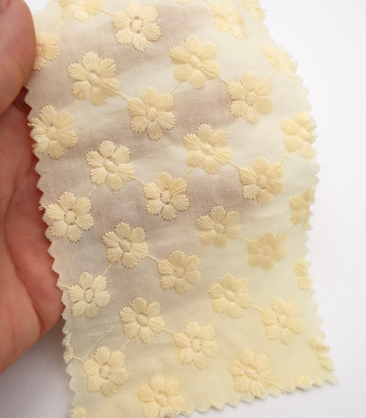 【25SS-454】花柄刺繍綿ローン　/0.5ｙあたり=～1300円
