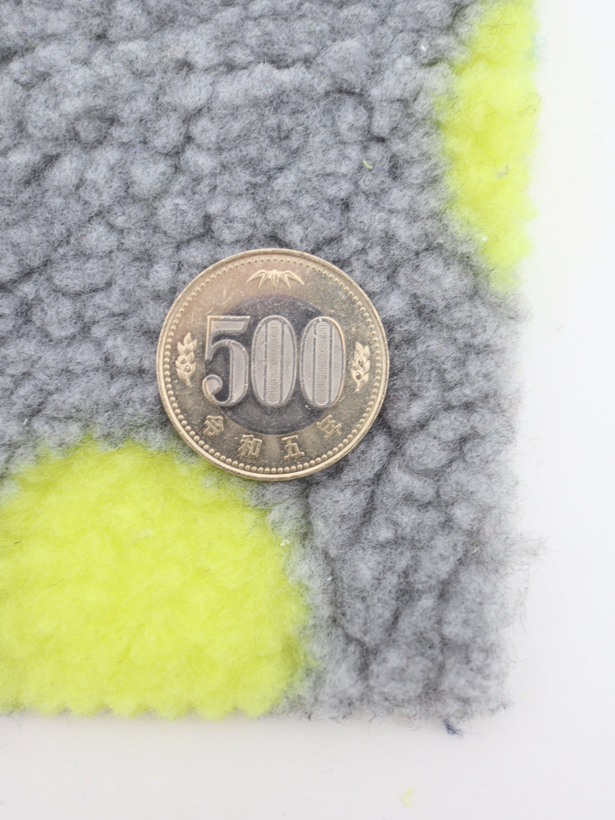 カラフル大粒ドット柄ボア生地｜【生地幅】約147センチ 【混率】ポリエステル100%｜ドッグウェア・KIDSウエア・冬用アウター・冬雑貨向け｜26AW-382