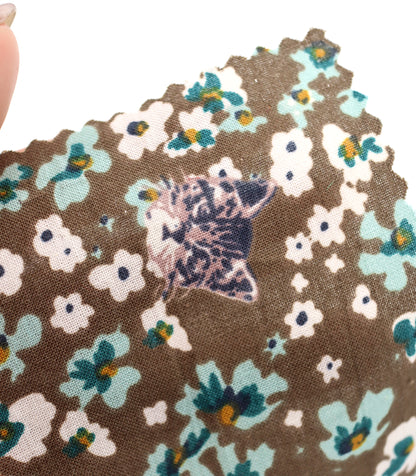 【25SS-230】小花にうもれるねこちゃんプリント綿ローン　/0.5ｙあたり = ～805円
