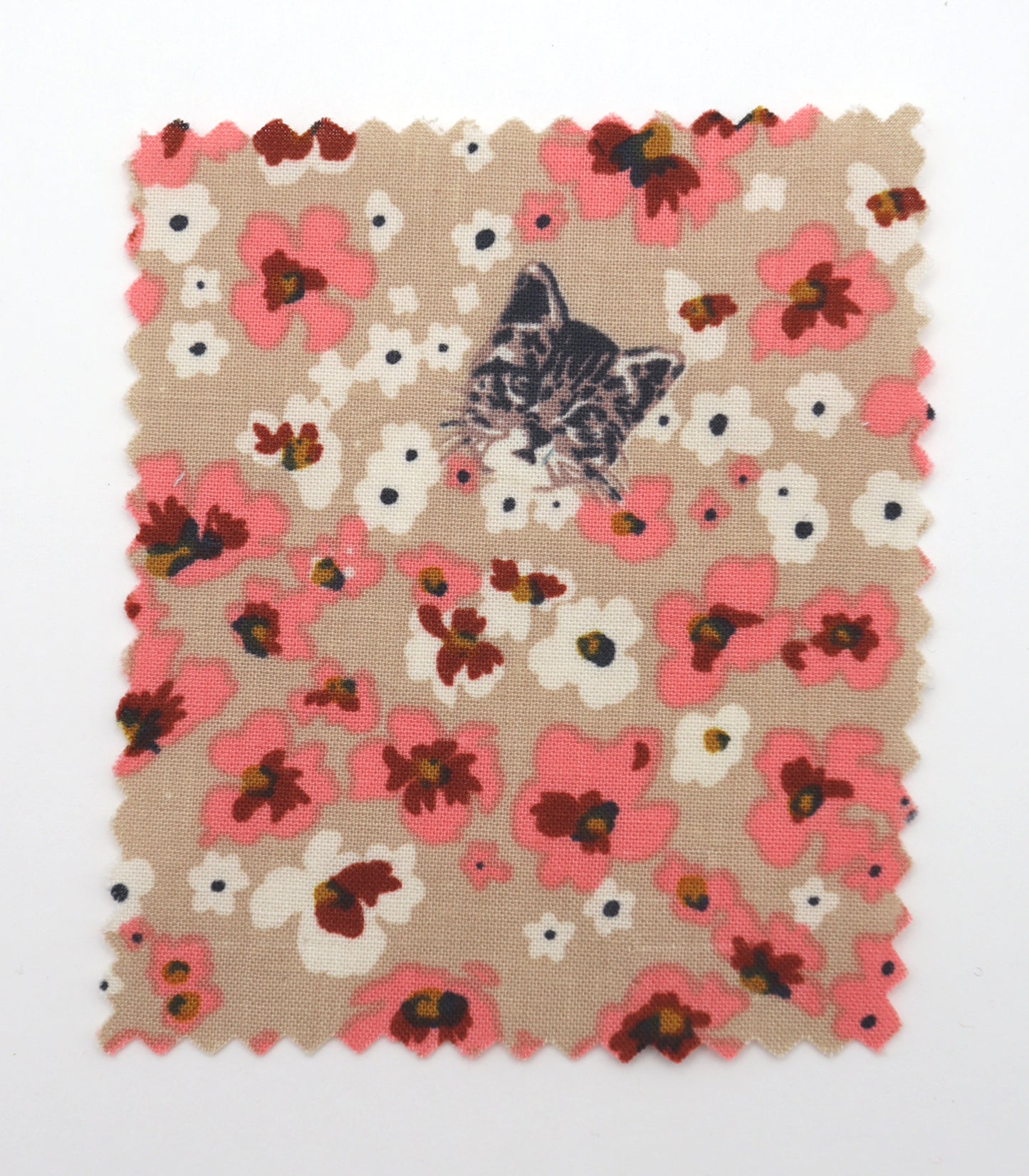 【25SS-230】小花にうもれるねこちゃんプリント綿ローン　/0.5ｙあたり = ～805円