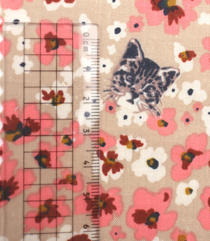 【25SS-230】小花にうもれるねこちゃんプリント綿ローン　/0.5ｙあたり = ～805円