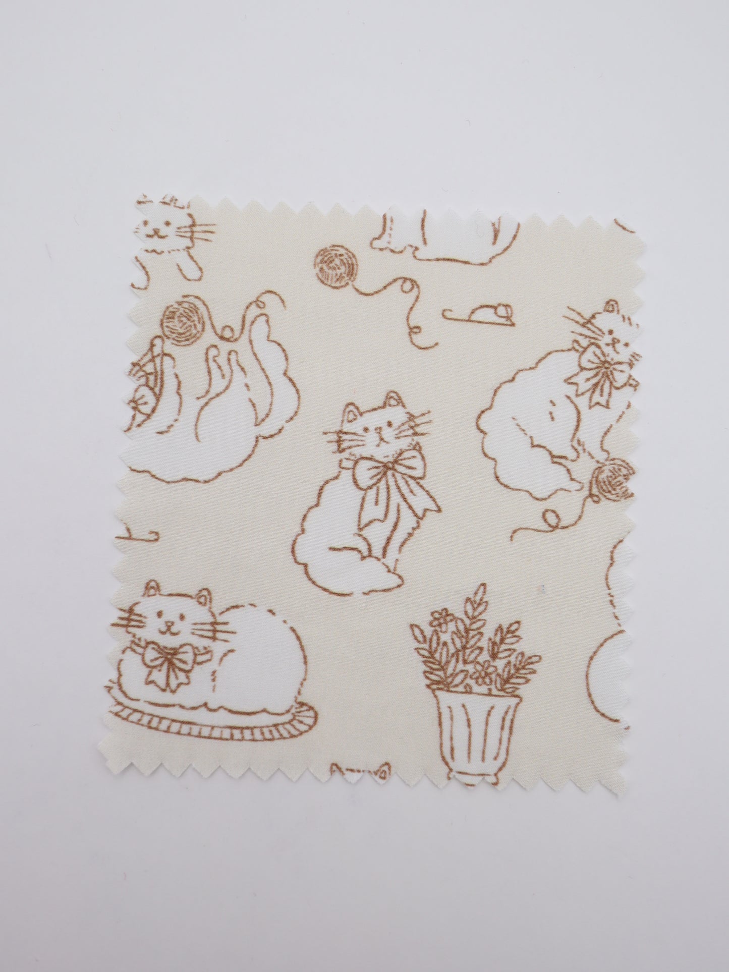 シャム猫ちゃん総柄プリント・綿ローン生地｜【生地幅】約137センチ 【混率】綿100％｜キャットウェア・春夏ブラウス・雑貨・ベビー用品向き