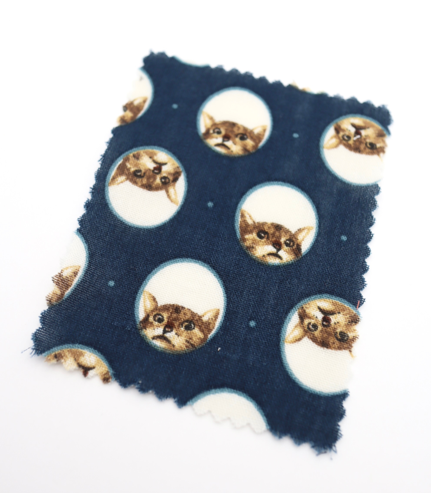 【25SS-290】のぞき見猫ちゃんプリントダブルガーゼ　/0.5ｙあたり=～850円