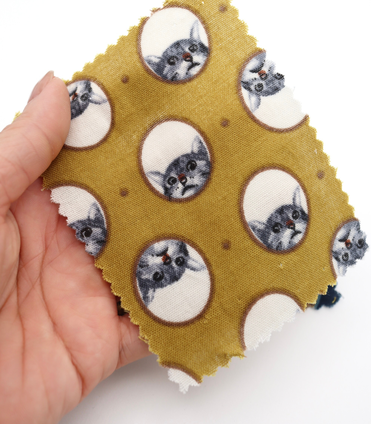 【25SS-290】のぞき見猫ちゃんプリントダブルガーゼ　/0.5ｙあたり=～850円