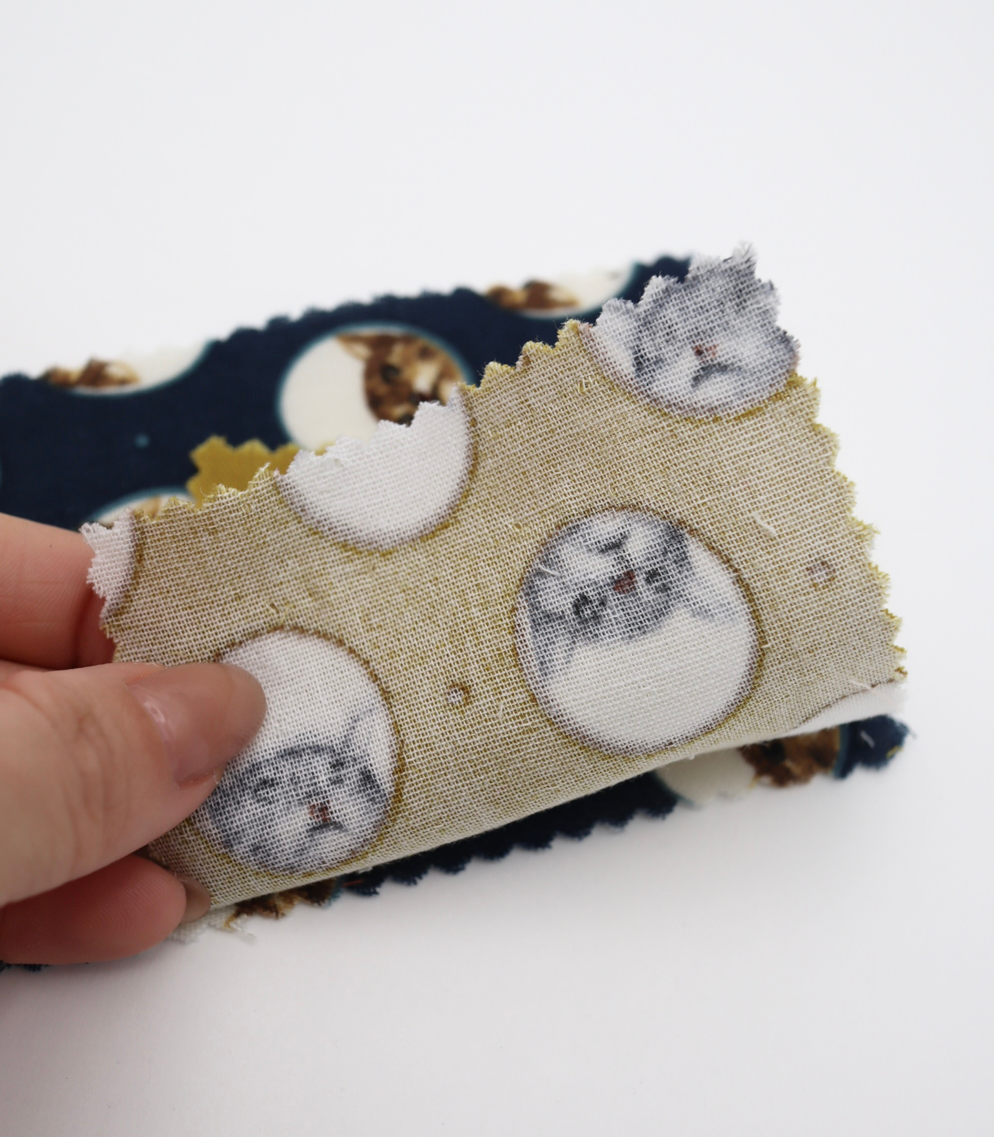 【25SS-290】のぞき見猫ちゃんプリントダブルガーゼ　/0.5ｙあたり=～850円