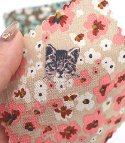 【25SS-230】小花にうもれるねこちゃんプリント綿ローン　/0.5ｙあたり = ～805円