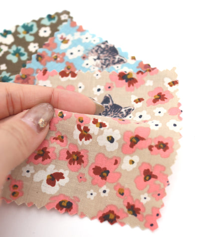 【25SS-230】小花にうもれるねこちゃんプリント綿ローン　/0.5ｙあたり = ～805円