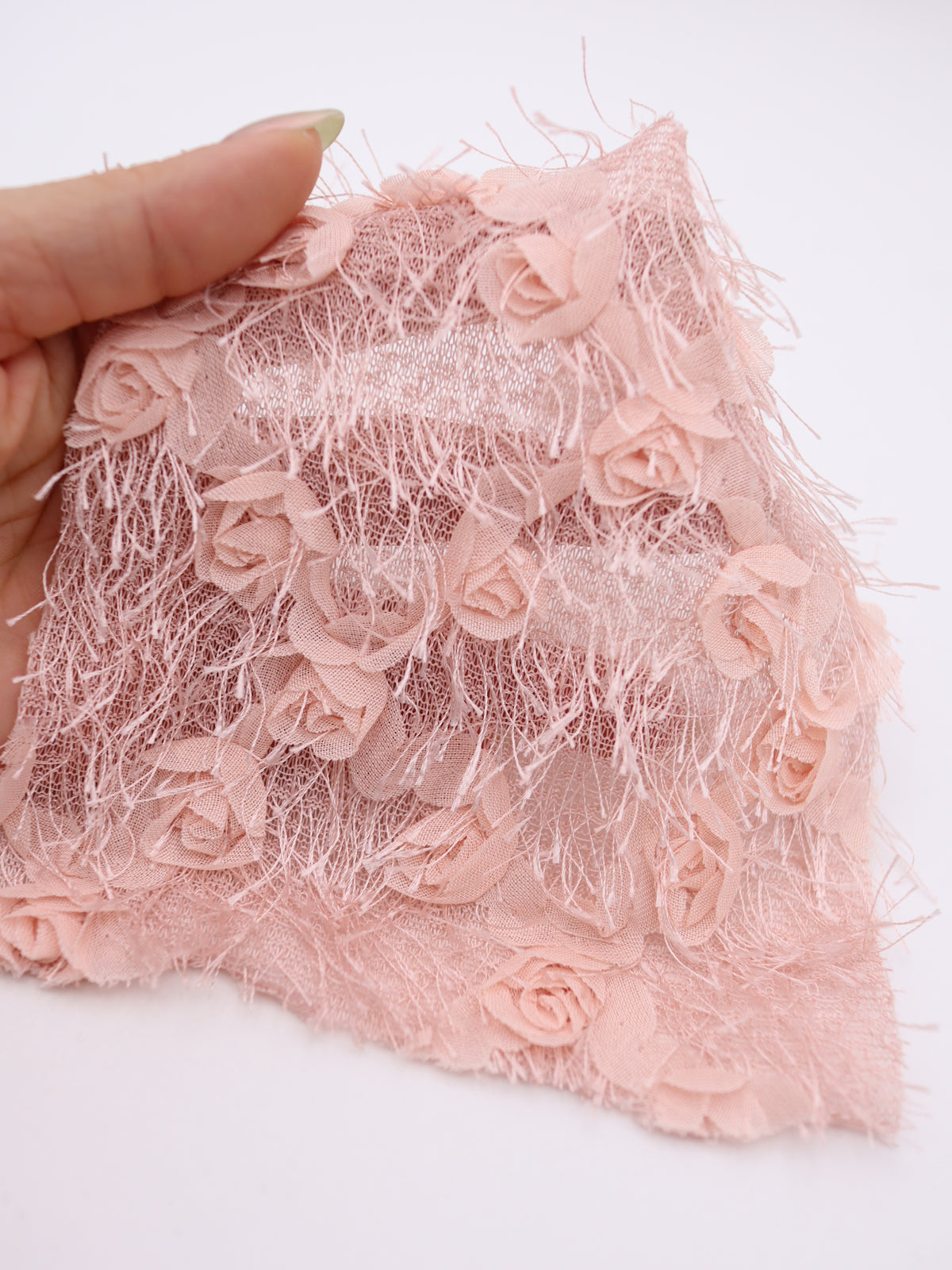 ローズモチーフクロス刺繍＆艶細シャギーニット生地｜【生地幅】約127センチ 【混率】ポリエステル100%｜ドッグウェア・KIDSウエア・トップス・スカート・冬雑貨向け｜26AW-420