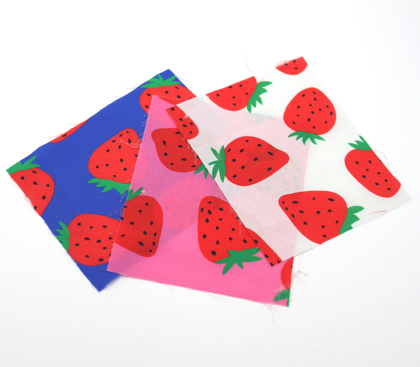 【25SS-242】イチゴプリント綿ローン　/0.5ｙあたり = ～715円