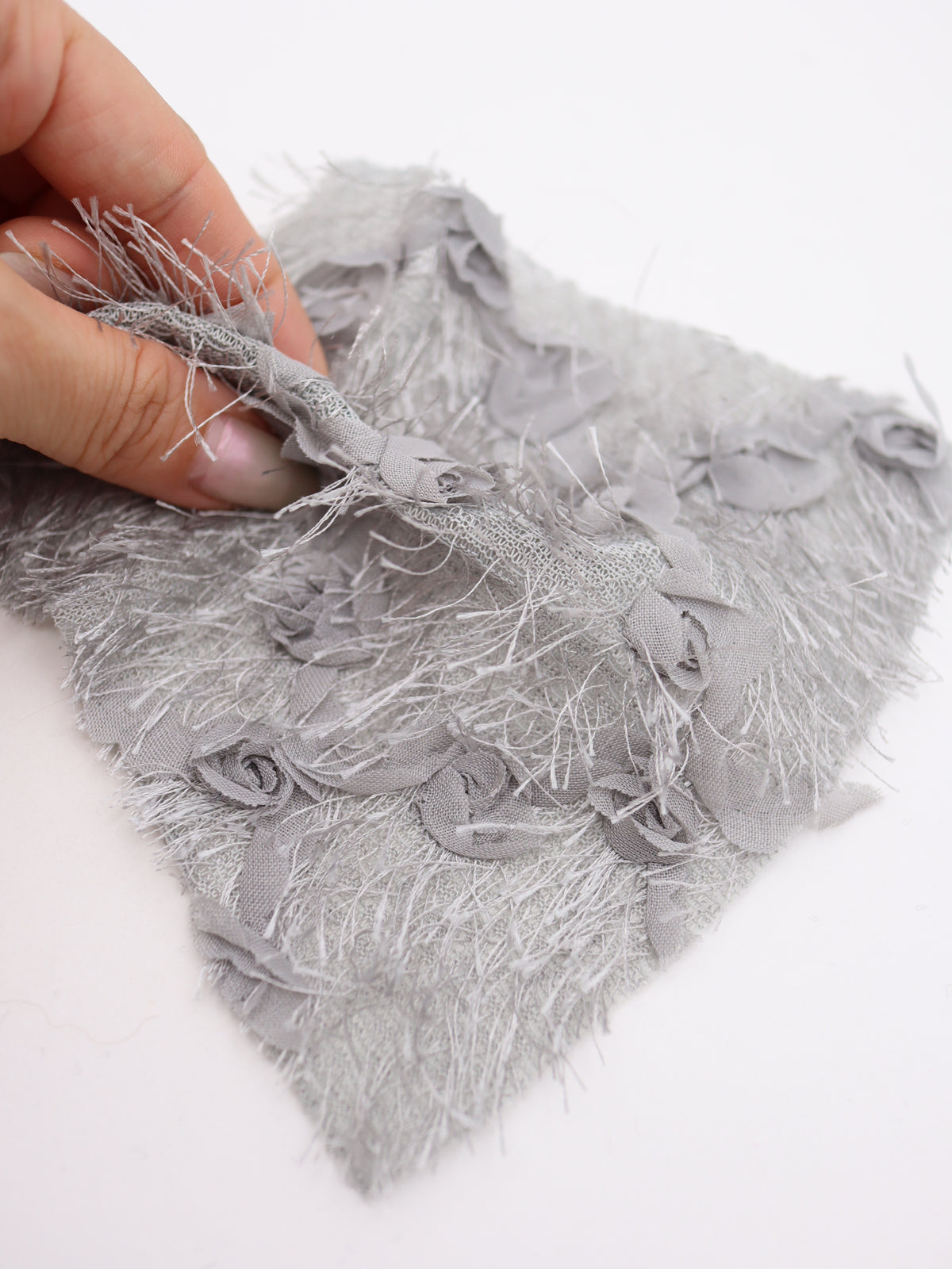 ローズモチーフクロス刺繍＆艶細シャギーニット生地｜【生地幅】約127センチ 【混率】ポリエステル100%｜ドッグウェア・KIDSウエア・トップス・スカート・冬雑貨向け｜26AW-420