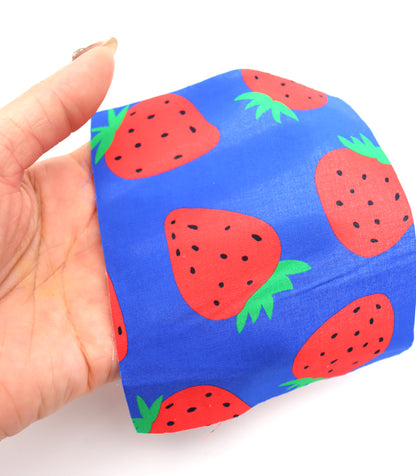 【25SS-242】イチゴプリント綿ローン　/0.5ｙあたり = ～715円