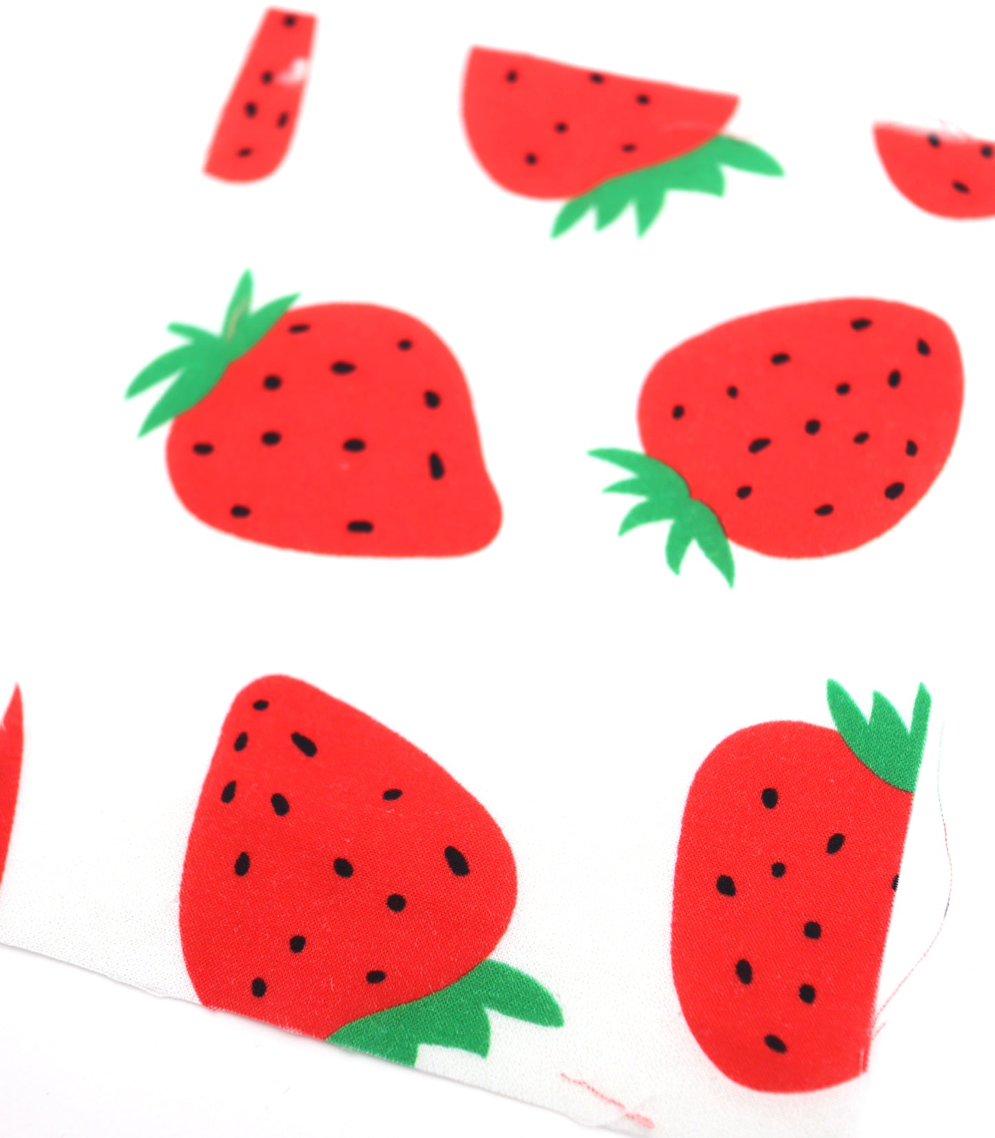 【25SS-242】イチゴプリント綿ローン　/0.5ｙあたり = ～715円