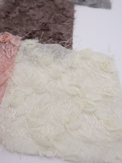 ローズモチーフクロス刺繍＆艶細シャギーニット生地｜【生地幅】約127センチ 【混率】ポリエステル100%｜ドッグウェア・KIDSウエア・トップス・スカート・冬雑貨向け｜26AW-420
