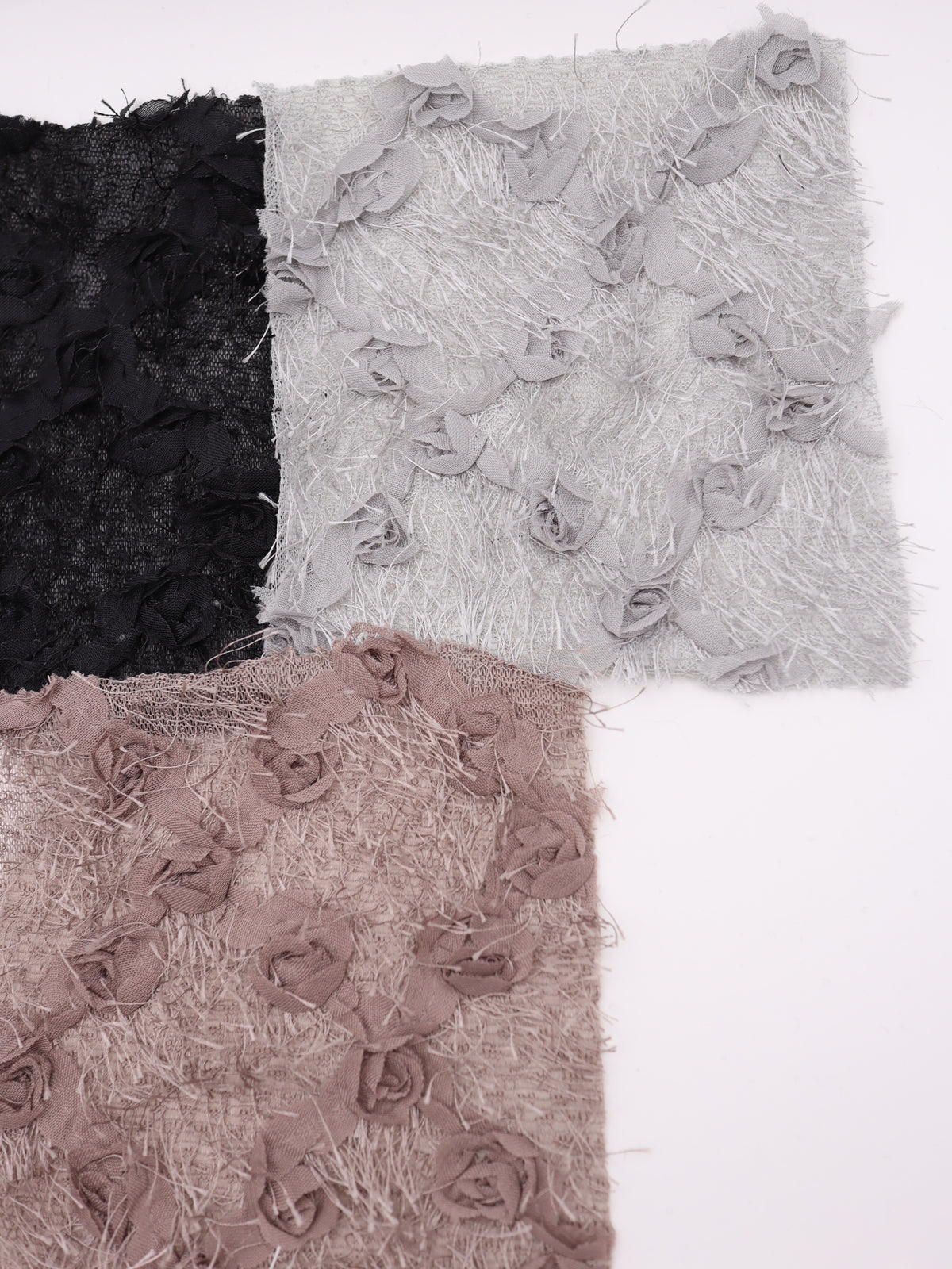 ローズモチーフクロス刺繍＆艶細シャギーニット生地｜【生地幅】約127センチ 【混率】ポリエステル100%｜ドッグウェア・KIDSウエア・トップス・スカート・冬雑貨向け｜26AW-420
