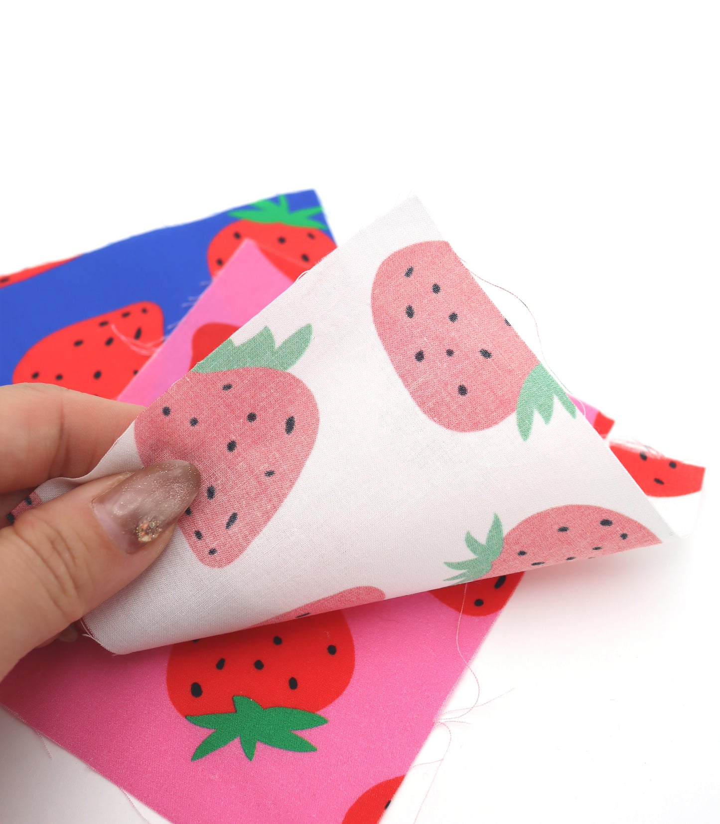 【25SS-242】イチゴプリント綿ローン　/0.5ｙあたり = ～715円