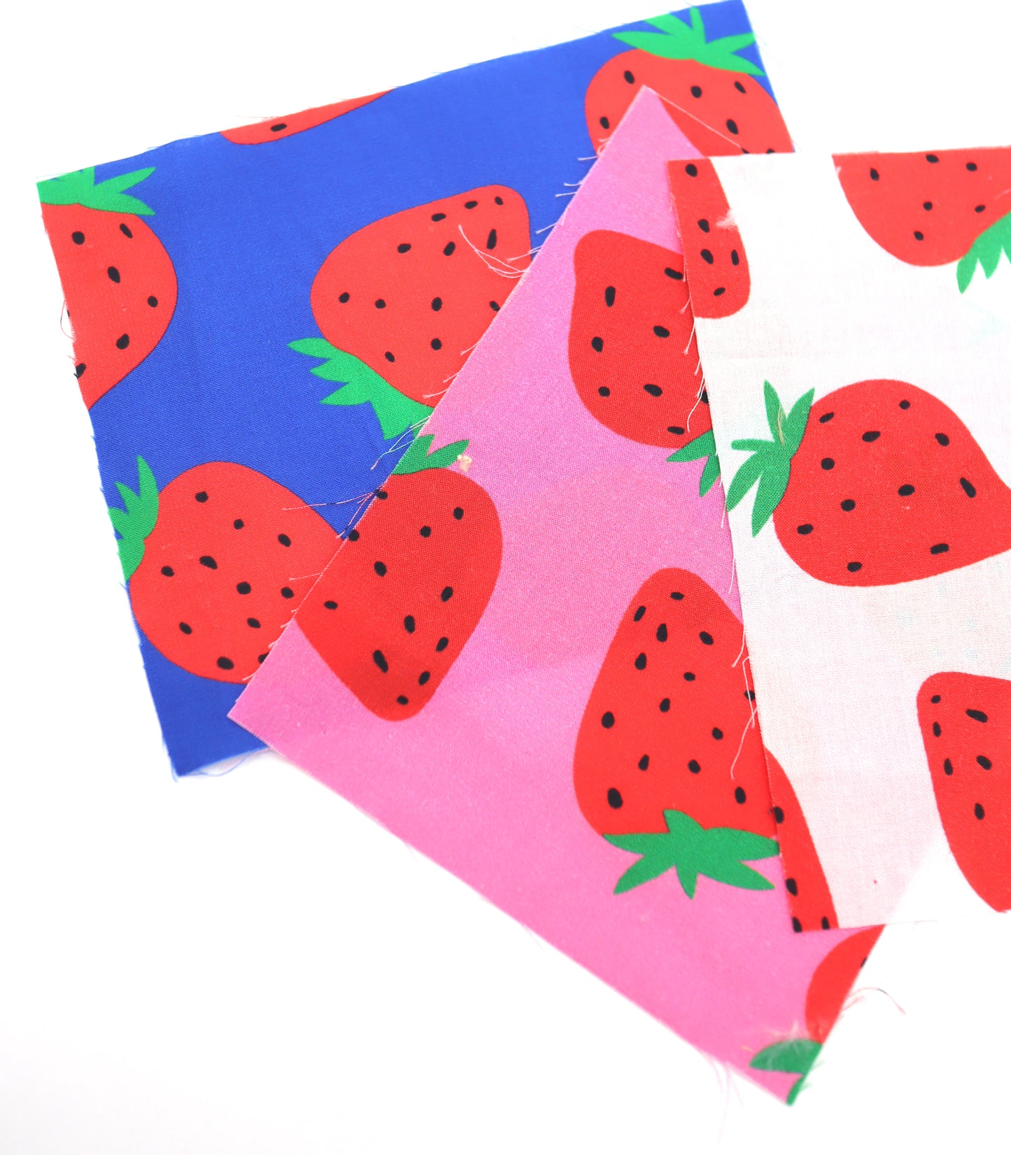 【25SS-242】イチゴプリント綿ローン　/0.5ｙあたり = ～715円