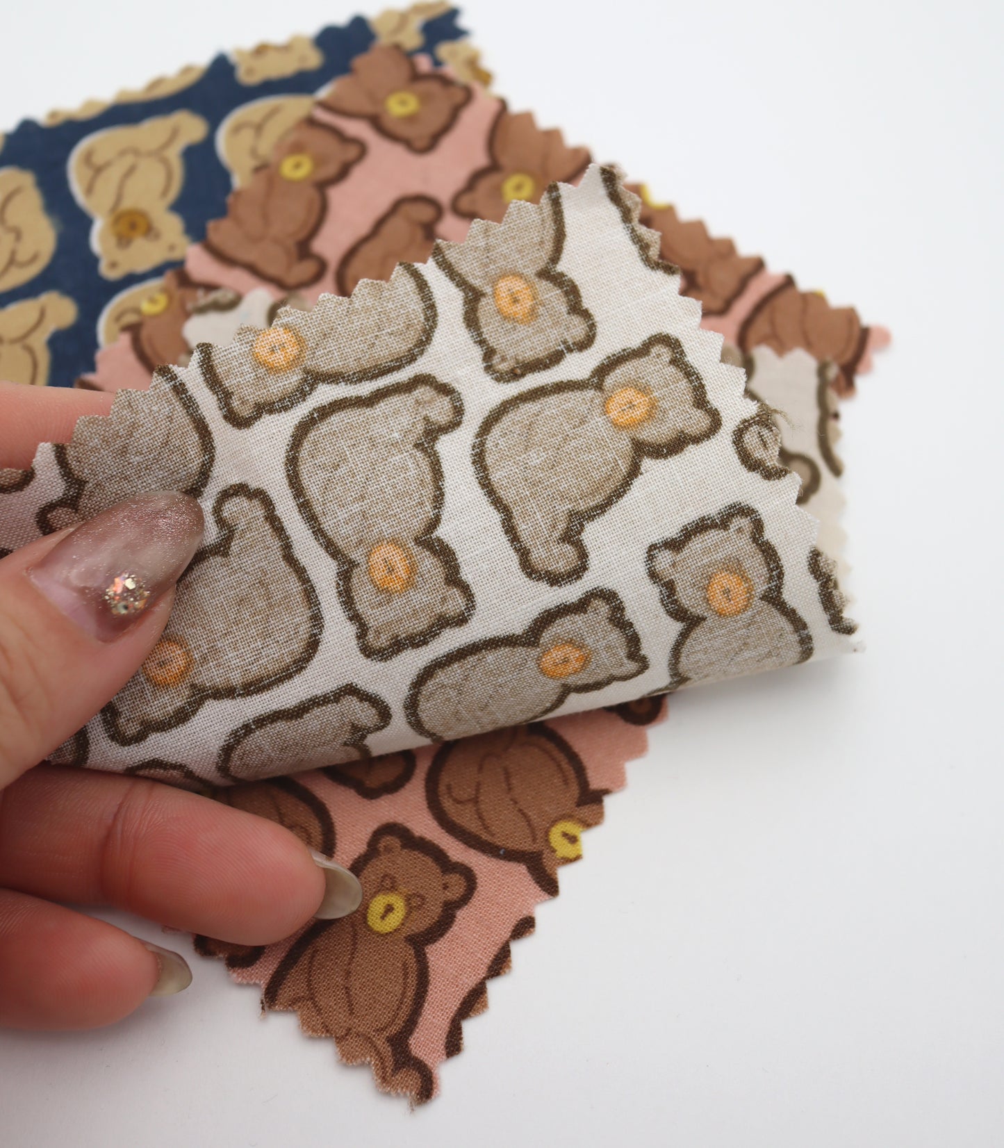 【25SS-228】ぎっしりお座りくまさんプリント綿ローン　/0.5ｙあたり = ～ 805円