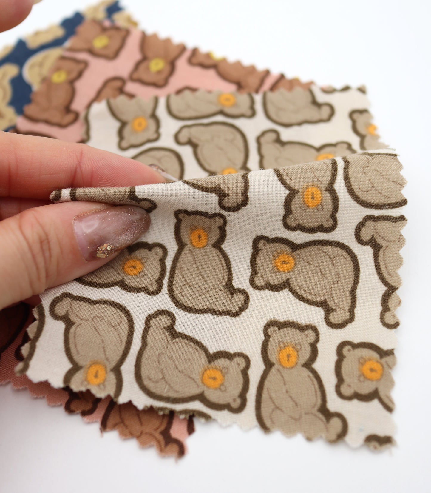 【25SS-228】ぎっしりお座りくまさんプリント綿ローン　/0.5ｙあたり = ～ 805円