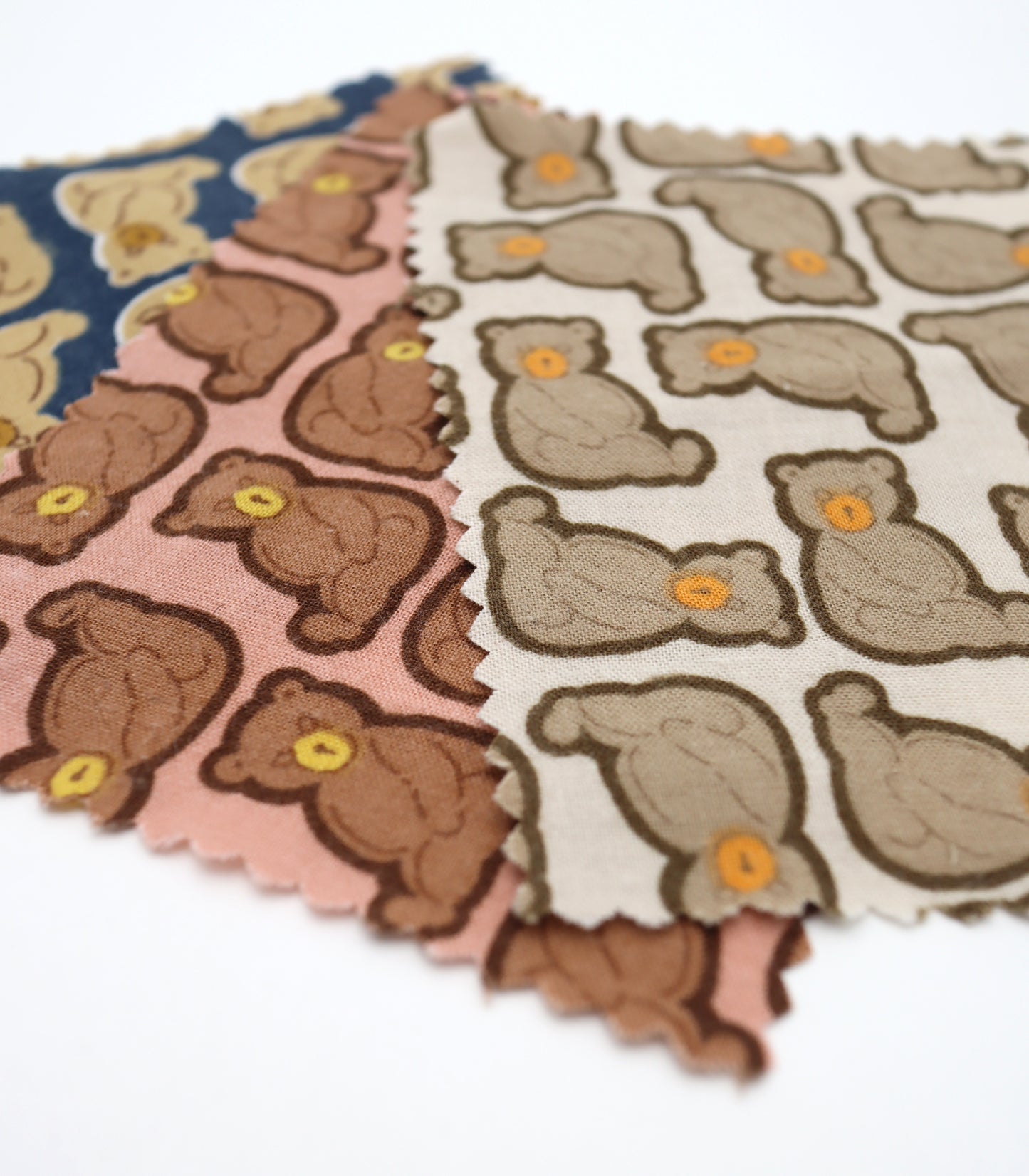 【25SS-228】ぎっしりお座りくまさんプリント綿ローン　/0.5ｙあたり = ～ 805円