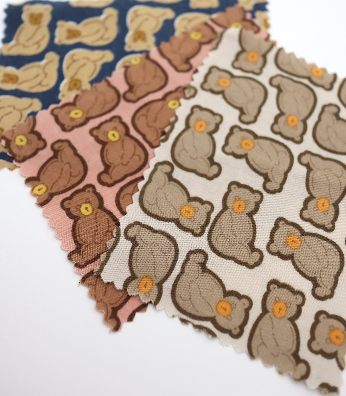 【25SS-228】ぎっしりお座りくまさんプリント綿ローン　/0.5ｙあたり = ～ 805円