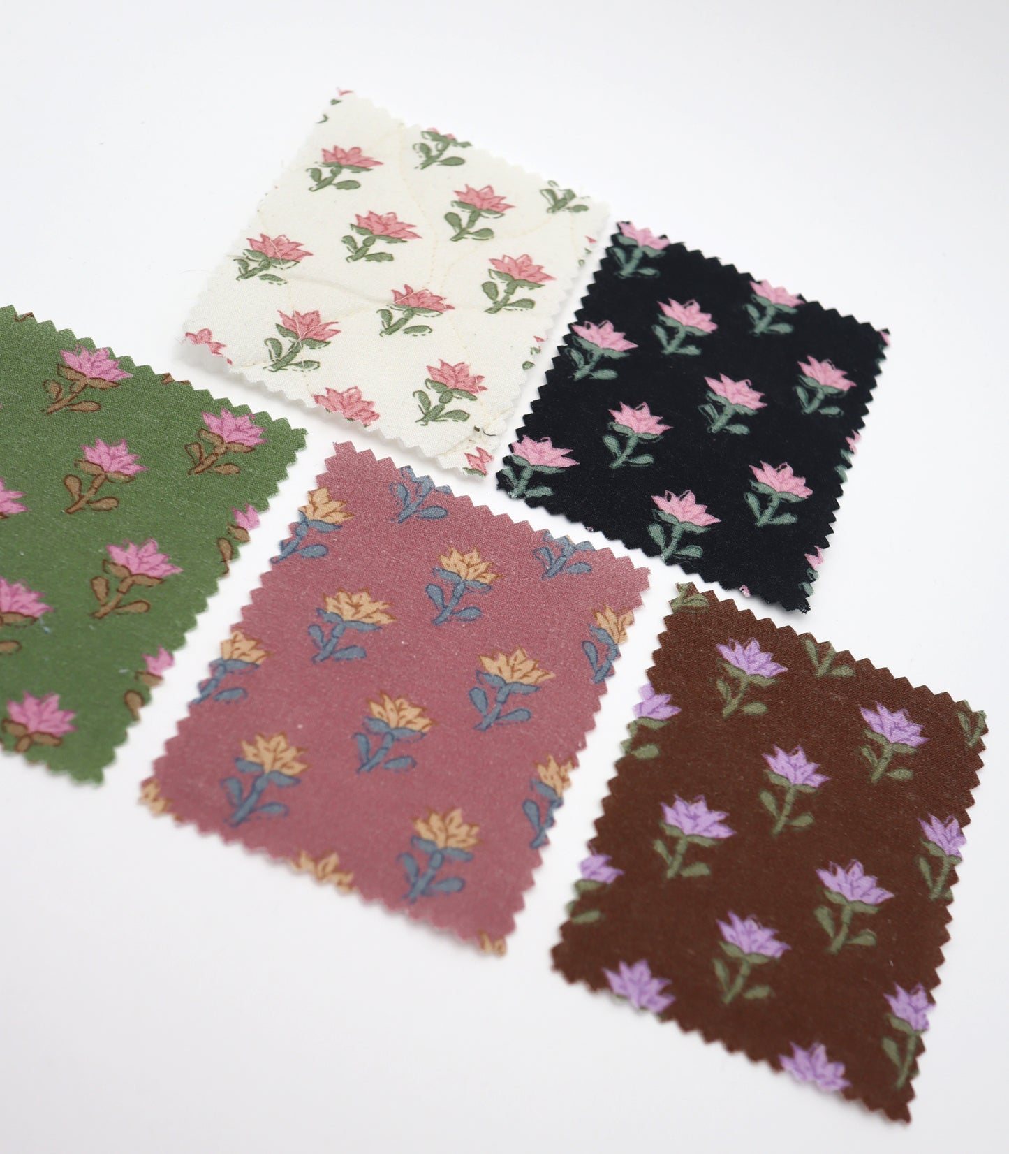 【25SS-239】レトロフラワープリント綿ローン　/0.5ｙあたり = ～920円