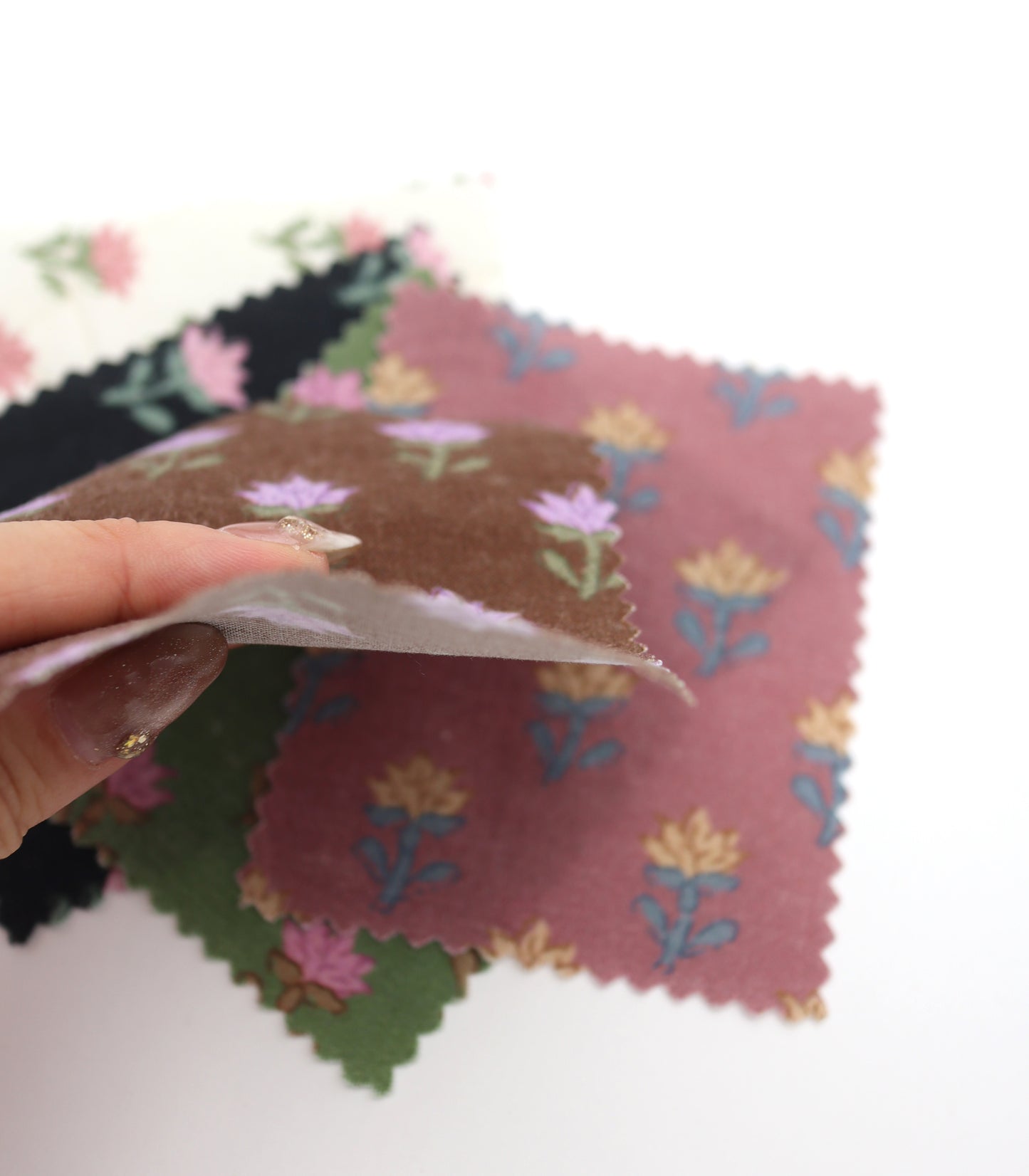 【25SS-239】レトロフラワープリント綿ローン　/0.5ｙあたり = ～920円