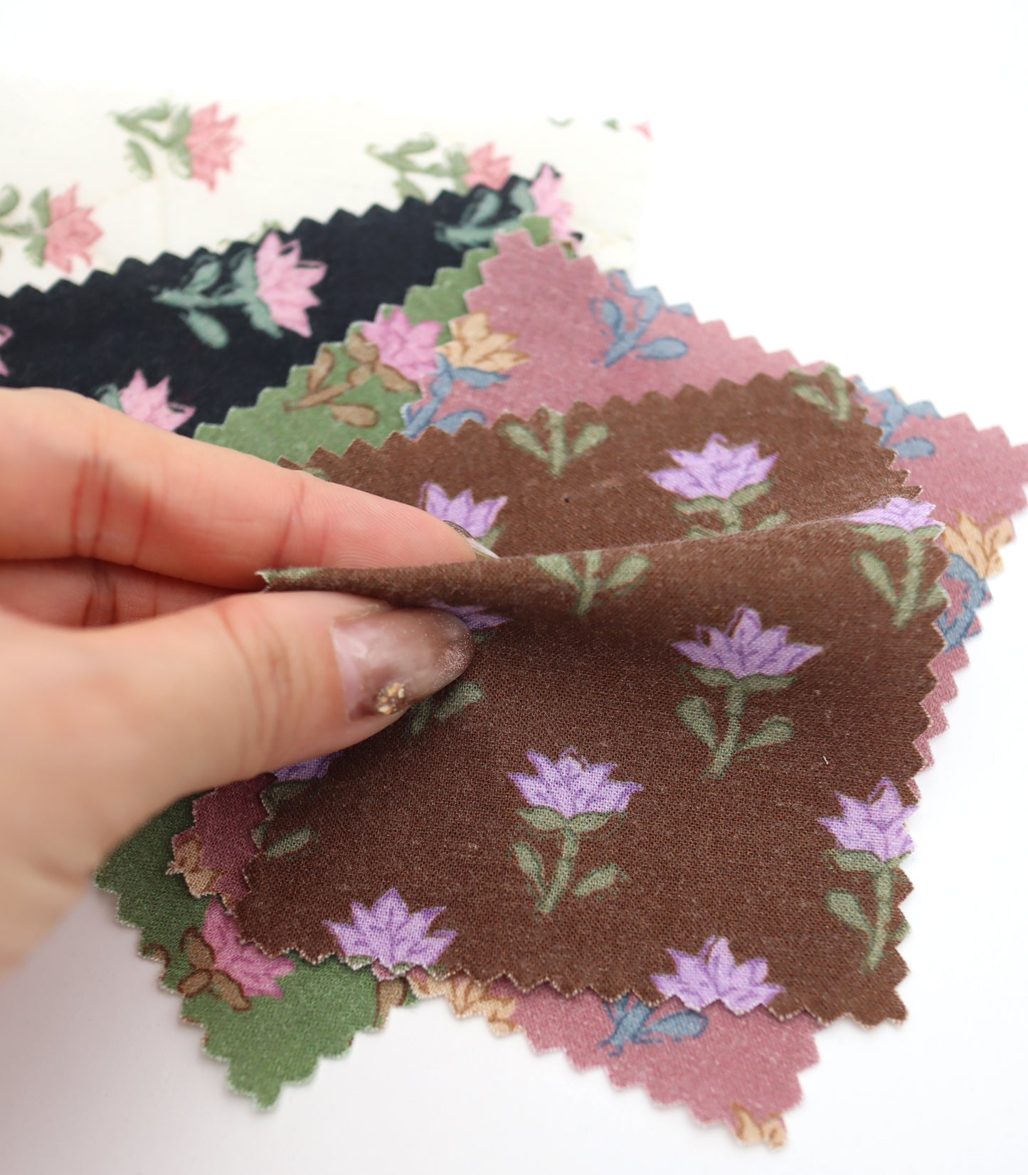 【25SS-239】レトロフラワープリント綿ローン　/0.5ｙあたり = ～920円