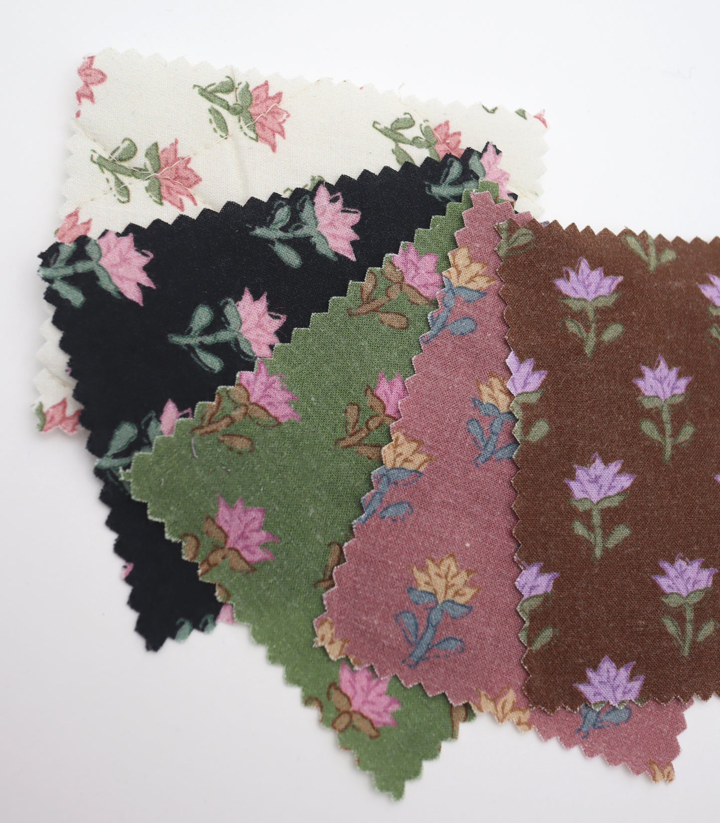 【25SS-239】レトロフラワープリント綿ローン　/0.5ｙあたり = ～920円