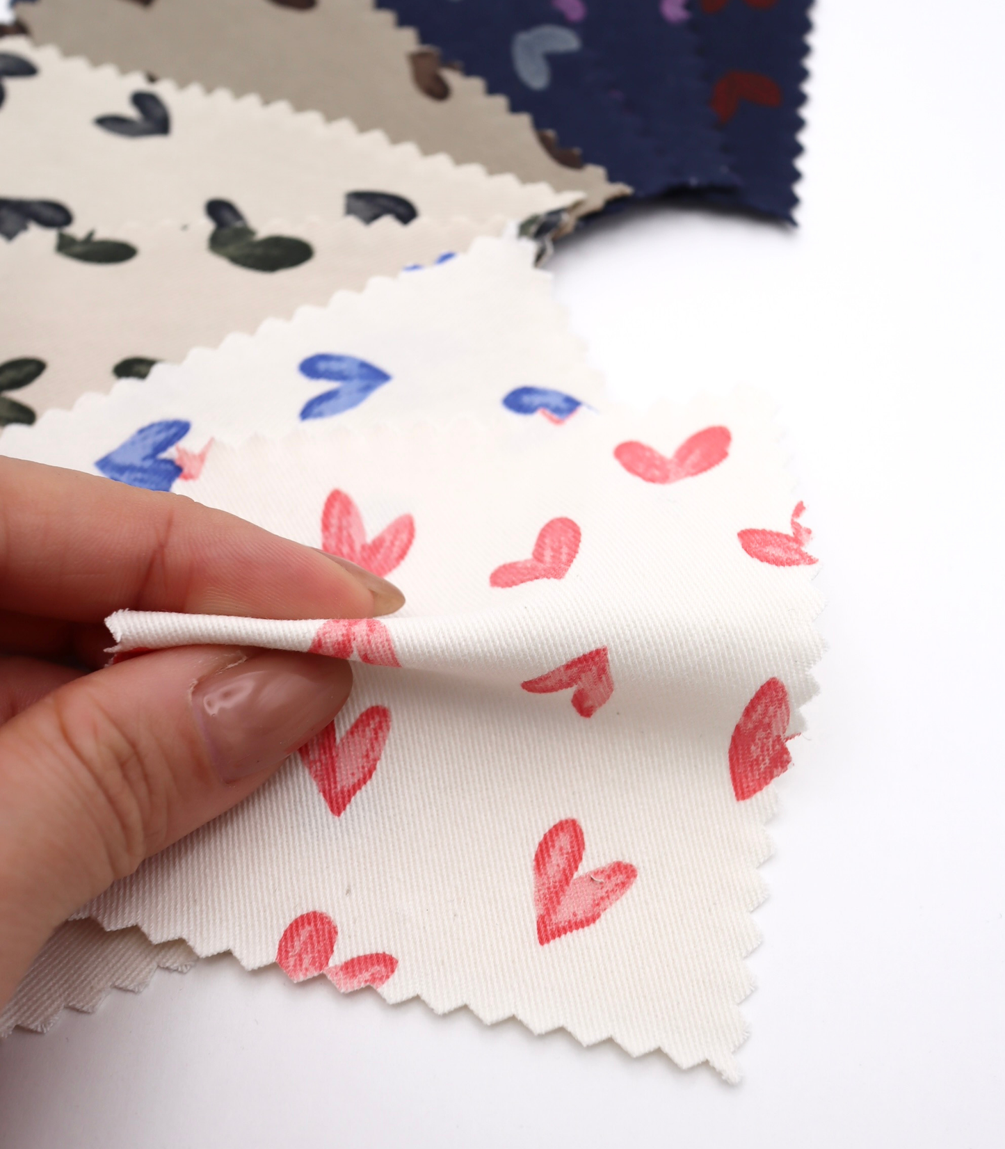 【25SS-057】スケッチ風ハートプリントツイル　/0.5ｙあたり = ～ 945円