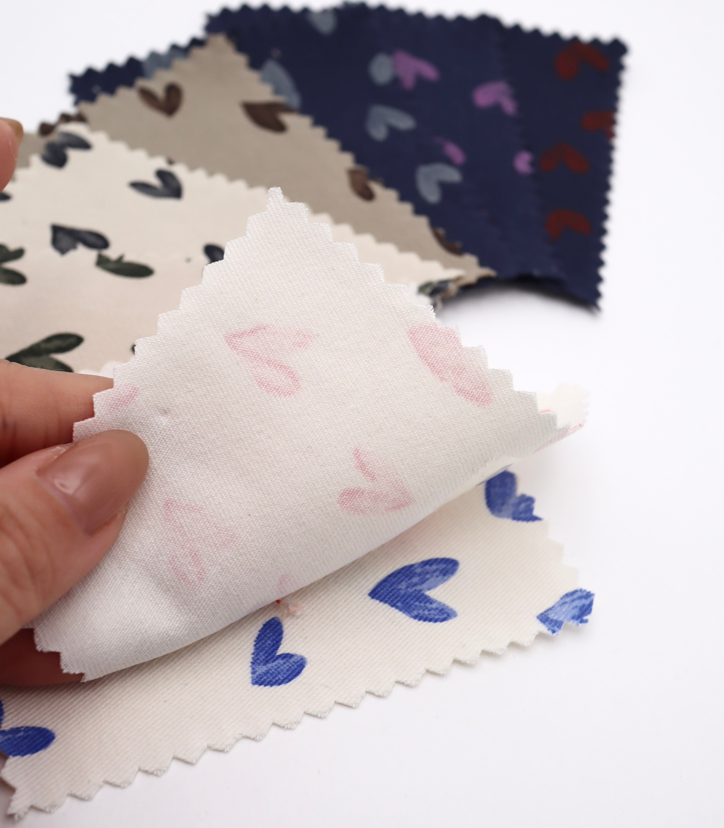 【25SS-057】スケッチ風ハートプリントツイル　/0.5ｙあたり = ～ 945円