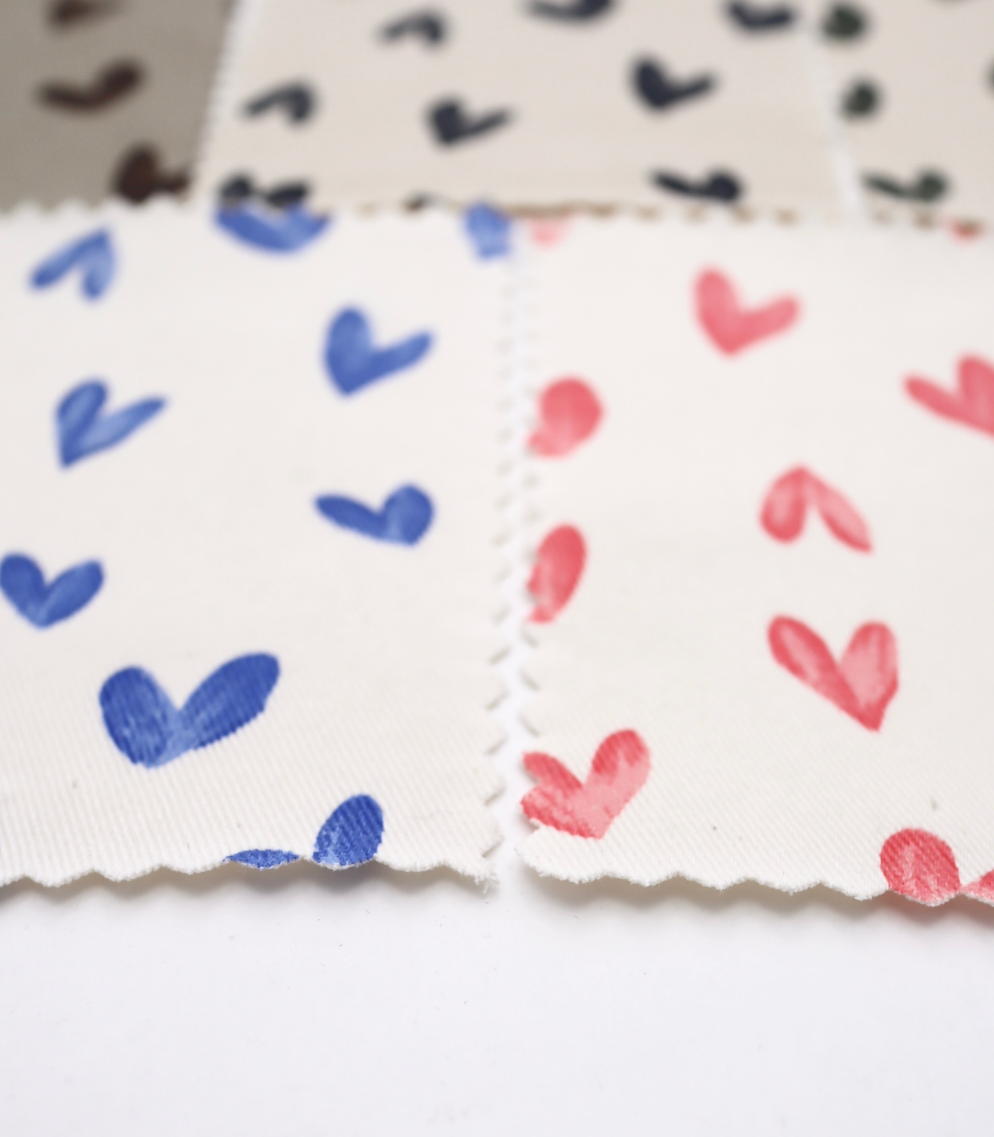 【25SS-057】スケッチ風ハートプリントツイル　/0.5ｙあたり = ～ 945円