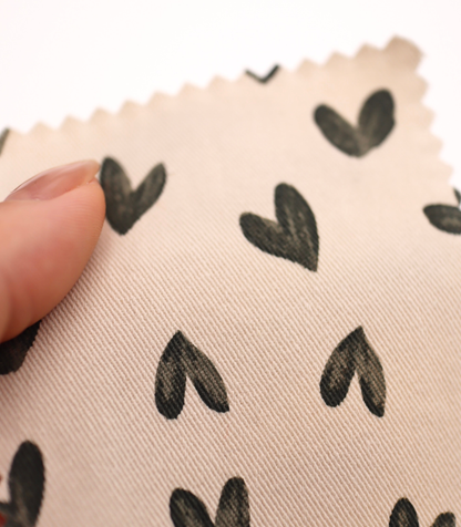 【25SS-057】スケッチ風ハートプリントツイル　/0.5ｙあたり = ～ 945円