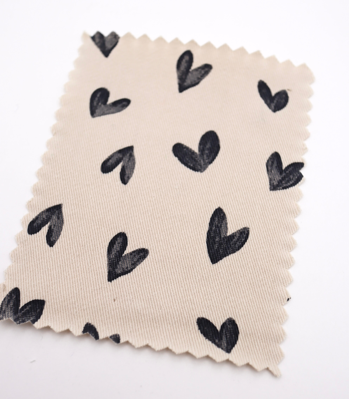 【25SS-057】スケッチ風ハートプリントツイル　/0.5ｙあたり = ～ 945円