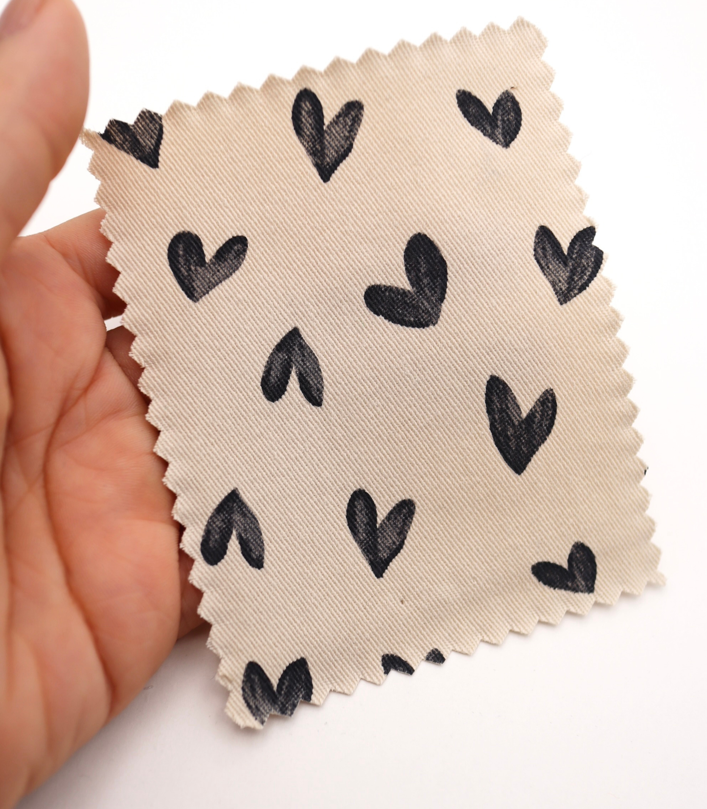 【25SS-057】スケッチ風ハートプリントツイル　/0.5ｙあたり = ～ 945円