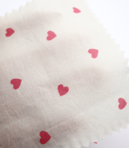 【25SS-045】プチハートプリント綿ローン　/0.5ｙあたり=～485円