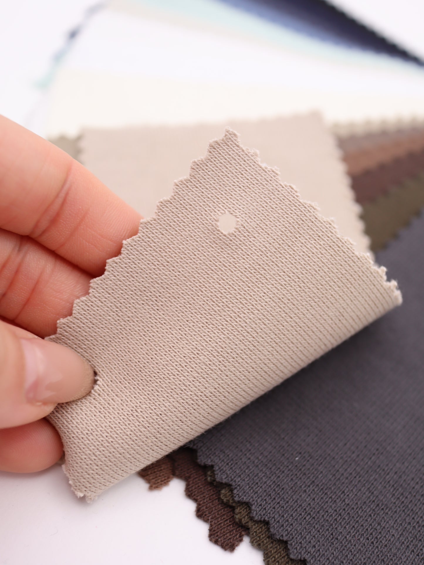 伸縮性抜群の厚手リブ、ドッグウェアやレギンス製作に最適