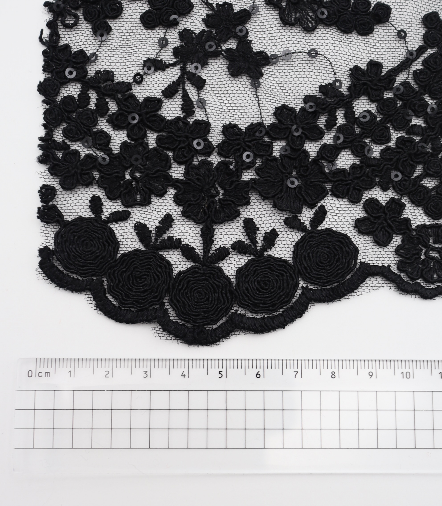 【25SS-389】スパンコール×フラワー刺繍スカラップ付きチュールレース　/0.5ｙあたり=～1645円