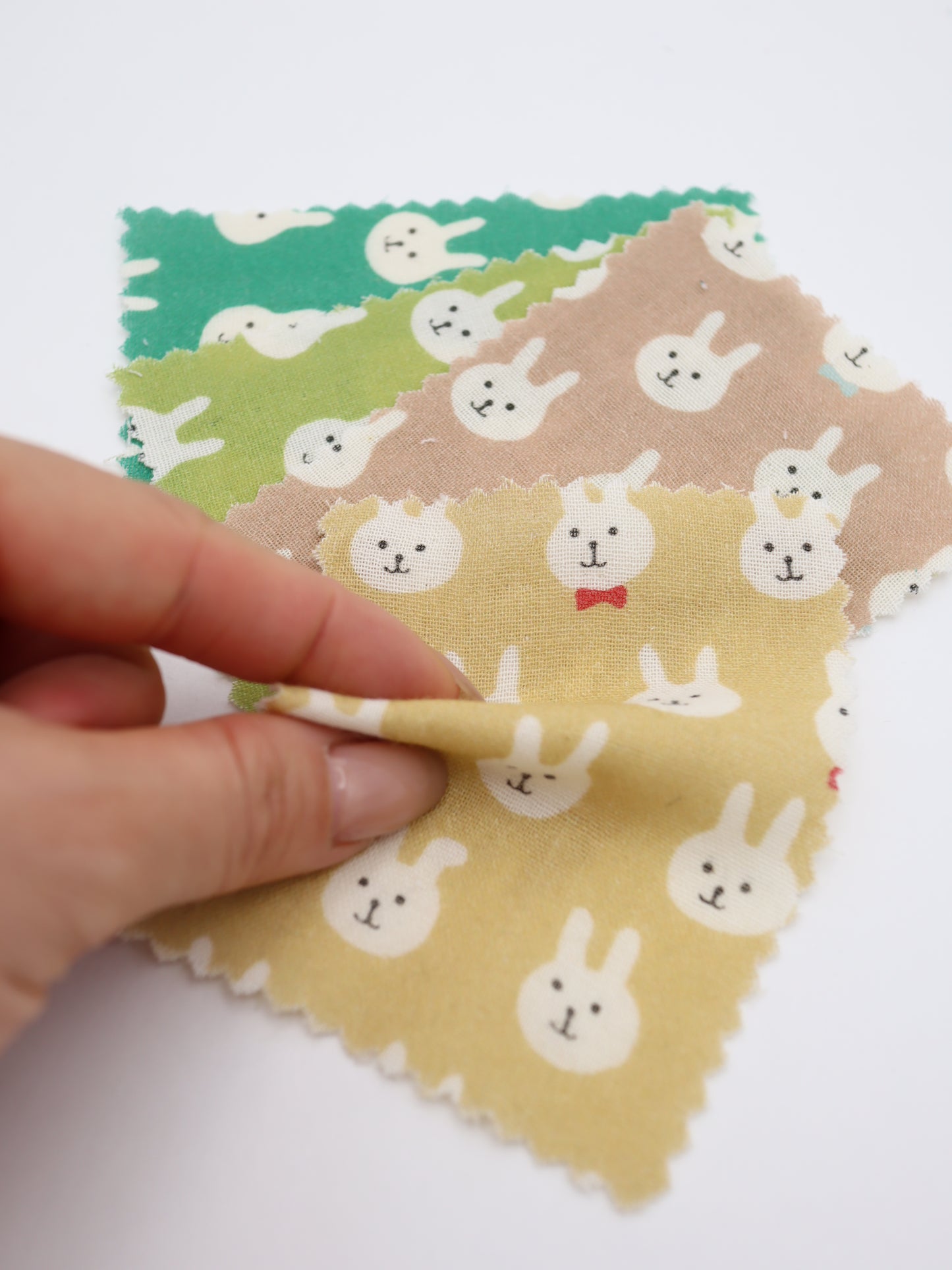 うさちゃんプリント・コットンダブルガーゼ生地｜【生地幅】約142センチ 【混率】綿100％｜ドッグウェア・春夏パジャマ・ベビー用品向き