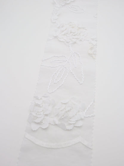 【25AW-019】スカラップ付き立体フラワー刺繍綿ローン　/0.5ｙあたり=～1190円