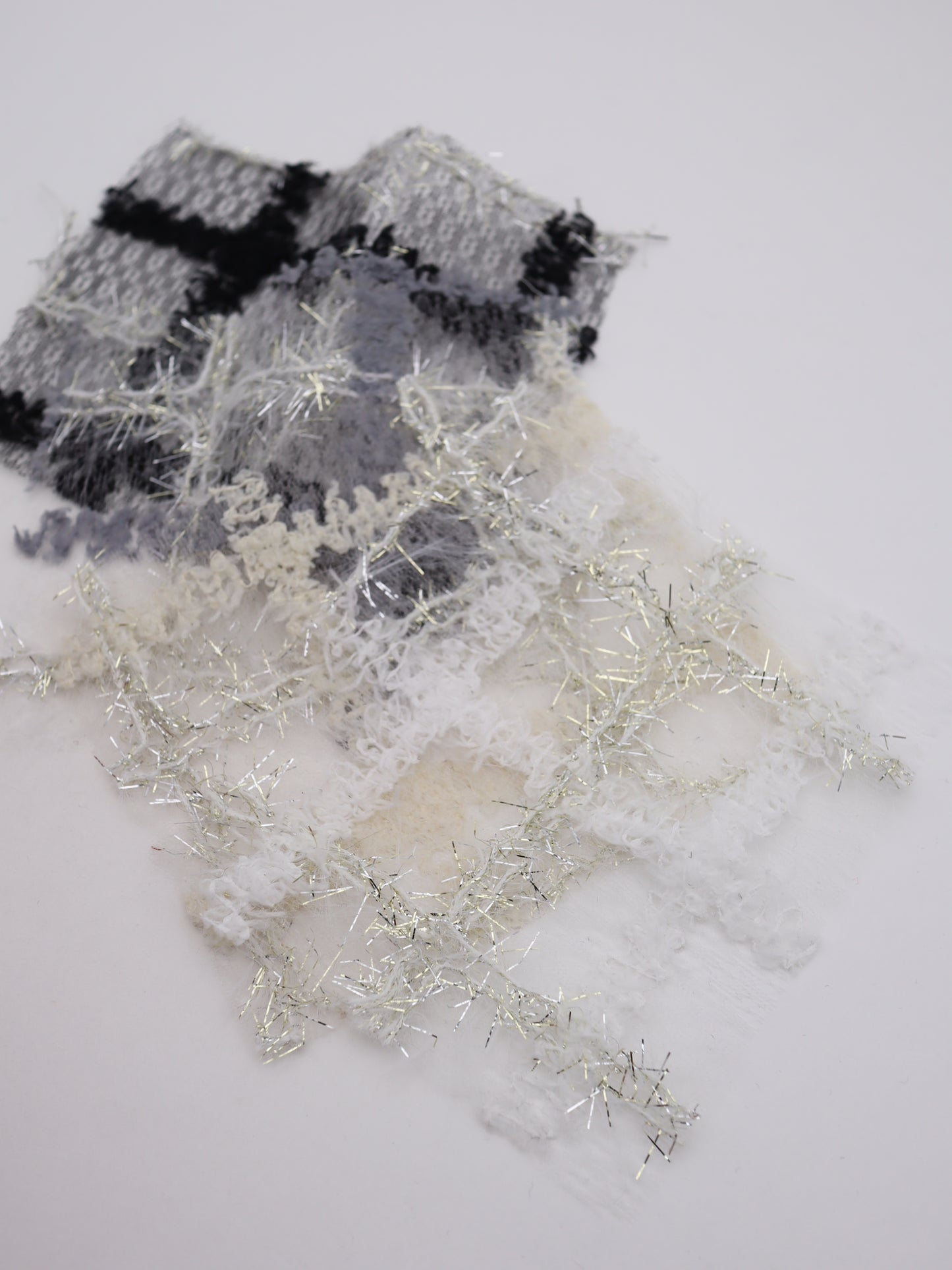 ふわふわキラキラフリンジチェック柄刺繍オーガンジー｜【生地幅】約121センチ 【混率】ポリエステル100%｜ドッグウエア・KIDSウエア・衣装・ドレス・雑貨向き｜26AW-303