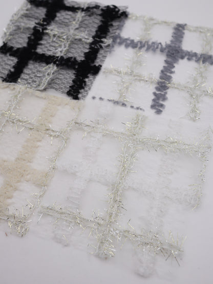 ふわふわキラキラフリンジチェック柄刺繍オーガンジー｜【生地幅】約121センチ 【混率】ポリエステル100%｜ドッグウエア・KIDSウエア・衣装・ドレス・雑貨向き｜26AW-303