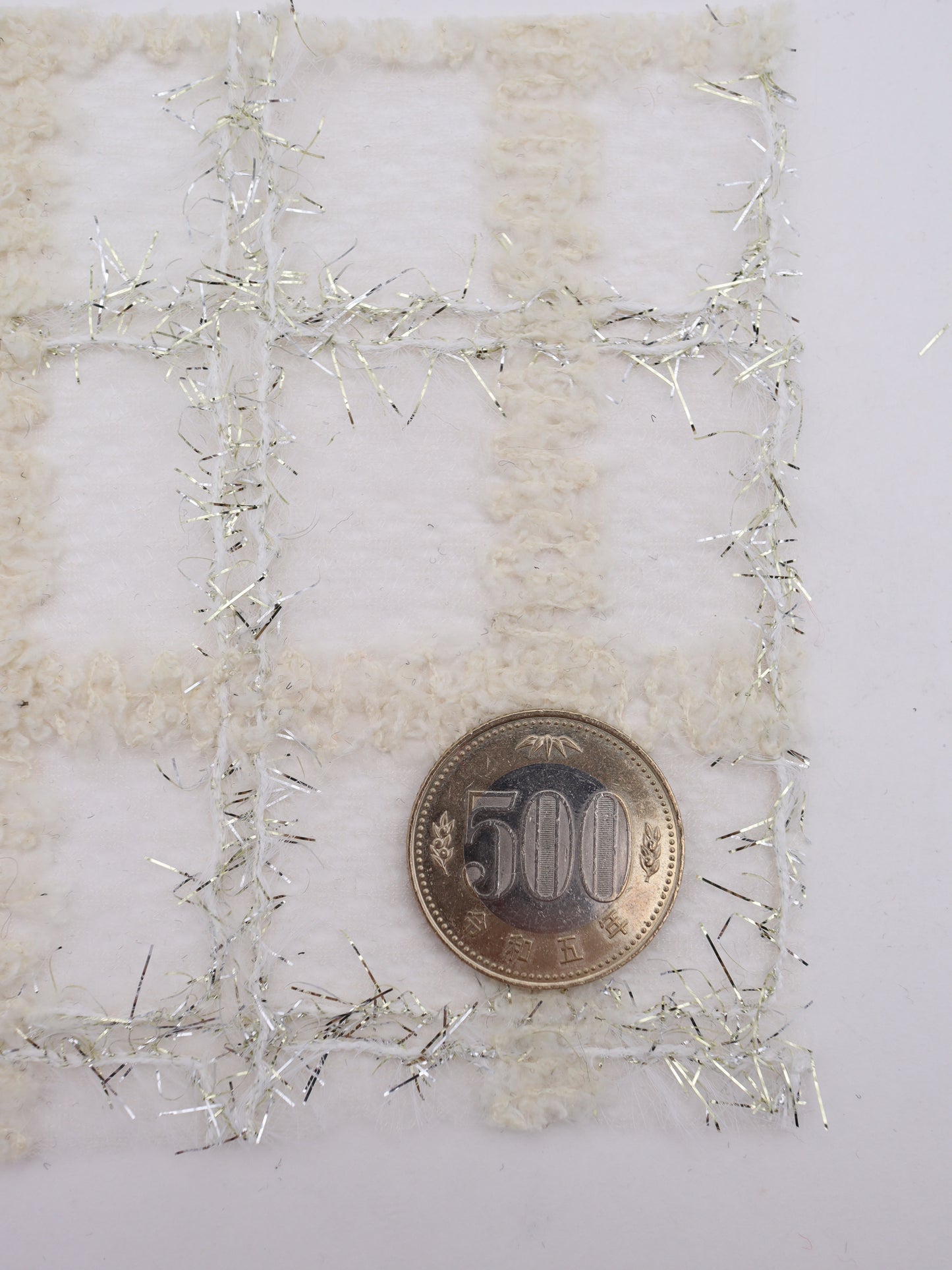 ふわふわキラキラフリンジチェック柄刺繍オーガンジー｜【生地幅】約121センチ 【混率】ポリエステル100%｜ドッグウエア・KIDSウエア・衣装・ドレス・雑貨向き｜26AW-303