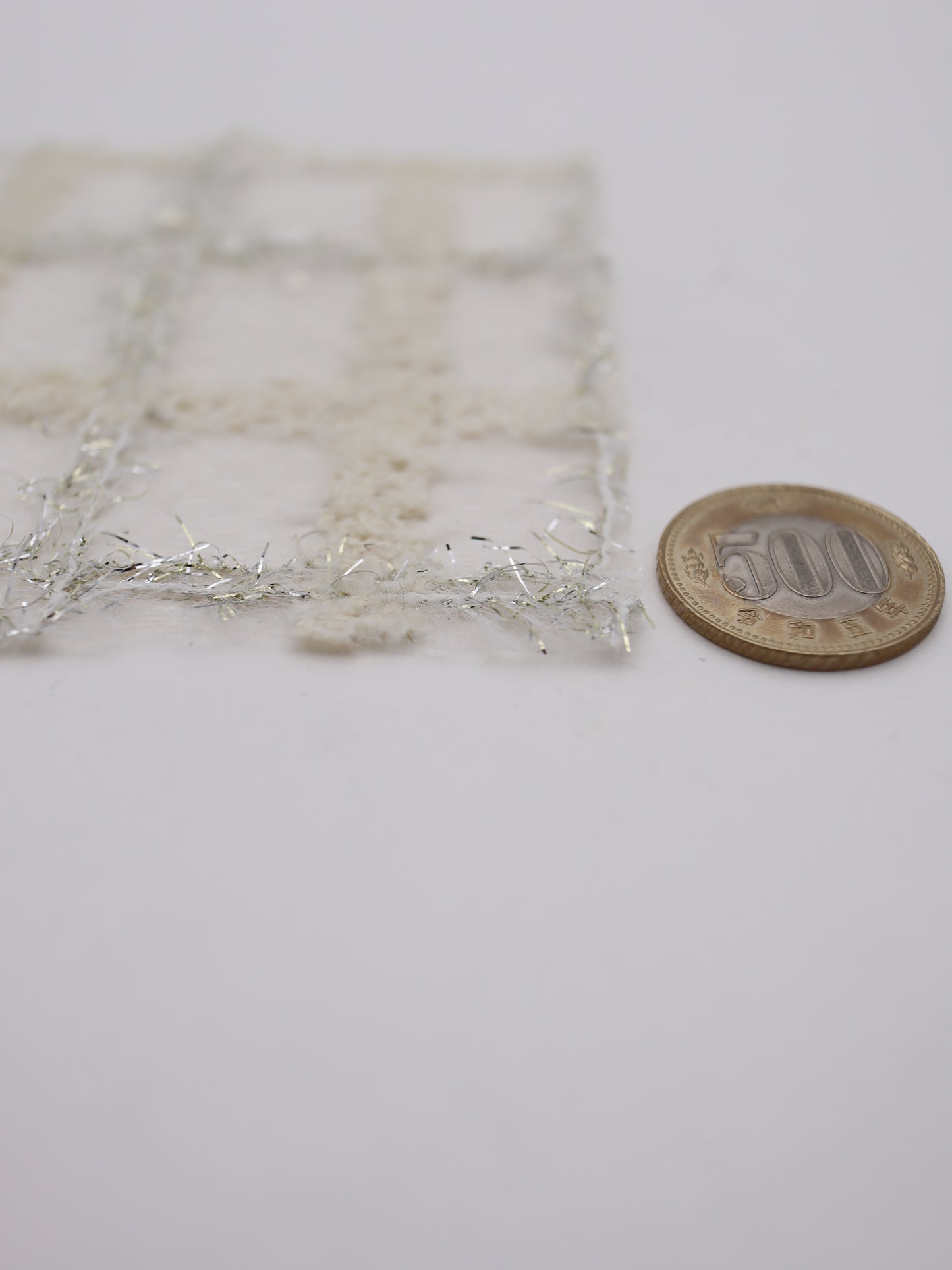 ふわふわキラキラフリンジチェック柄刺繍オーガンジー｜【生地幅】約121センチ 【混率】ポリエステル100%｜ドッグウエア・KIDSウエア・衣装・ドレス・雑貨向き｜26AW-303