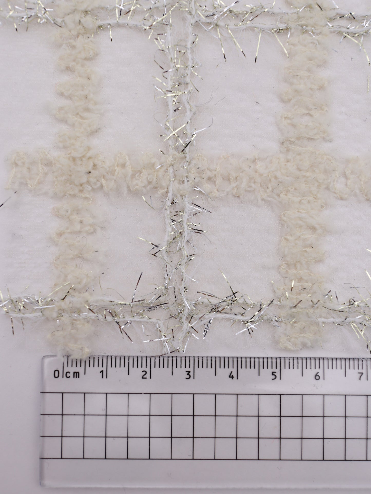 ふわふわキラキラフリンジチェック柄刺繍オーガンジー｜【生地幅】約121センチ 【混率】ポリエステル100%｜ドッグウエア・KIDSウエア・衣装・ドレス・雑貨向き｜26AW-303